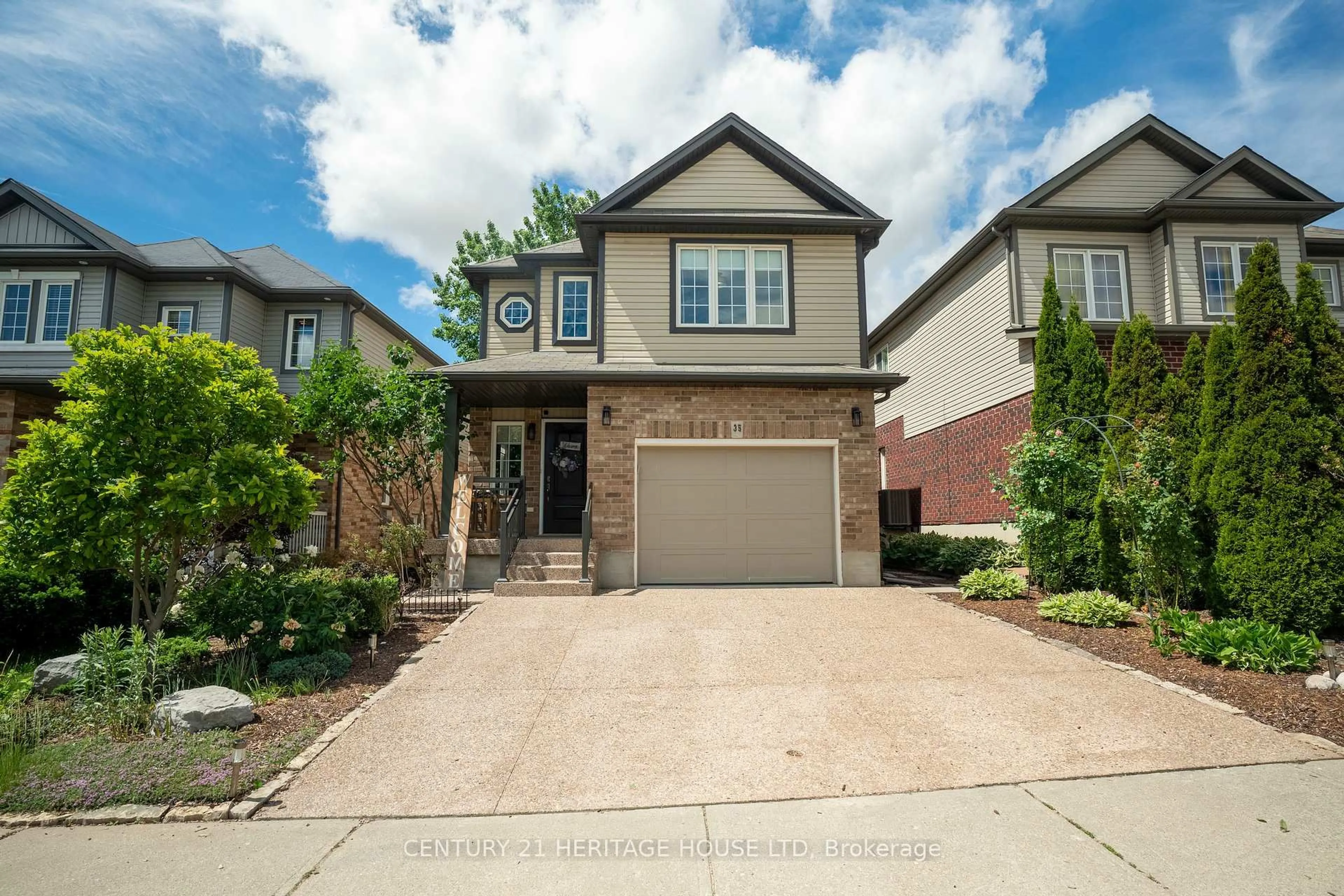 Home with brick exterior material, street for 35 Parkvale Dr, Kitchener Ontario N2R 1Z5