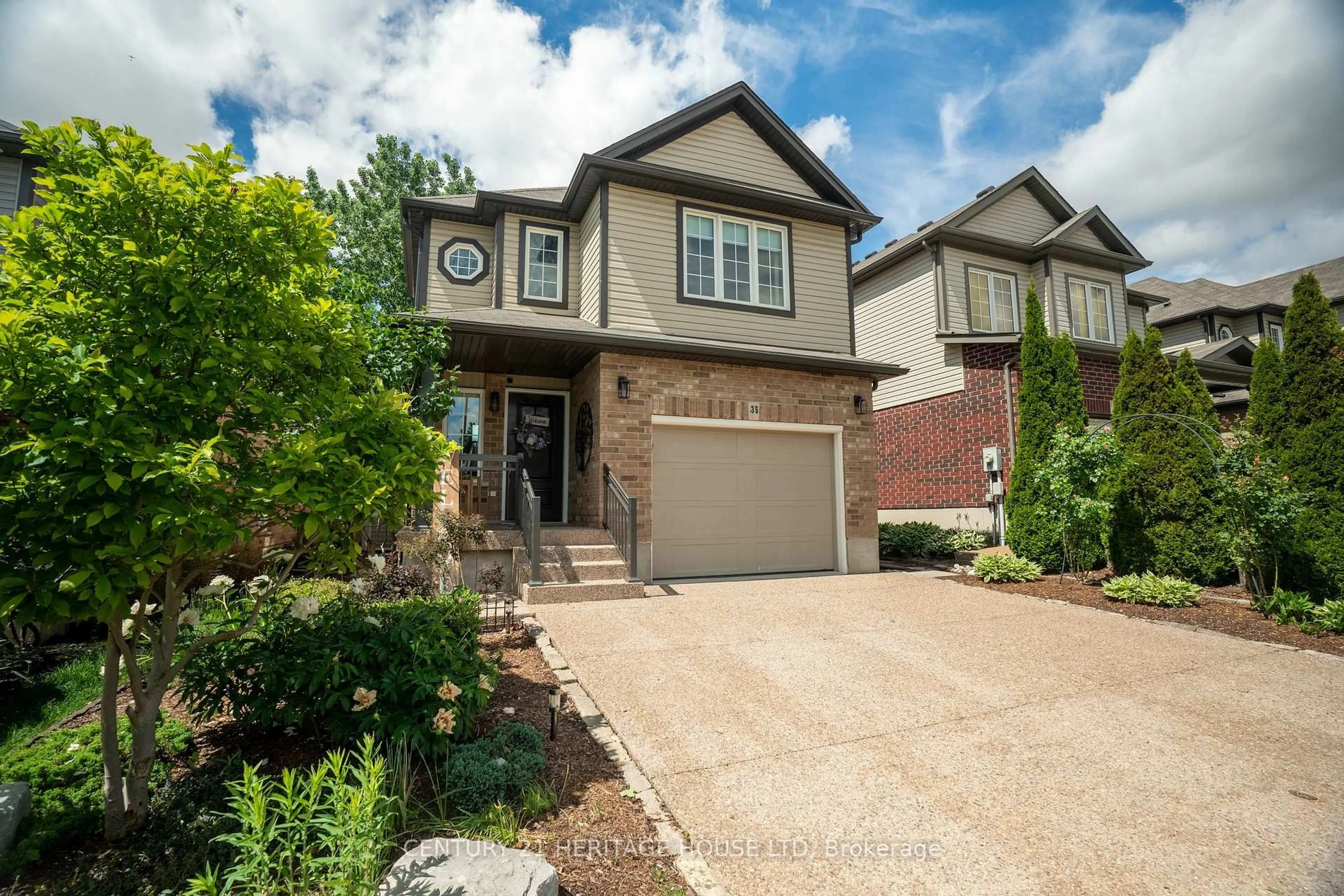 Home with brick exterior material, street for 35 Parkvale Dr, Kitchener Ontario N2R 1Z5