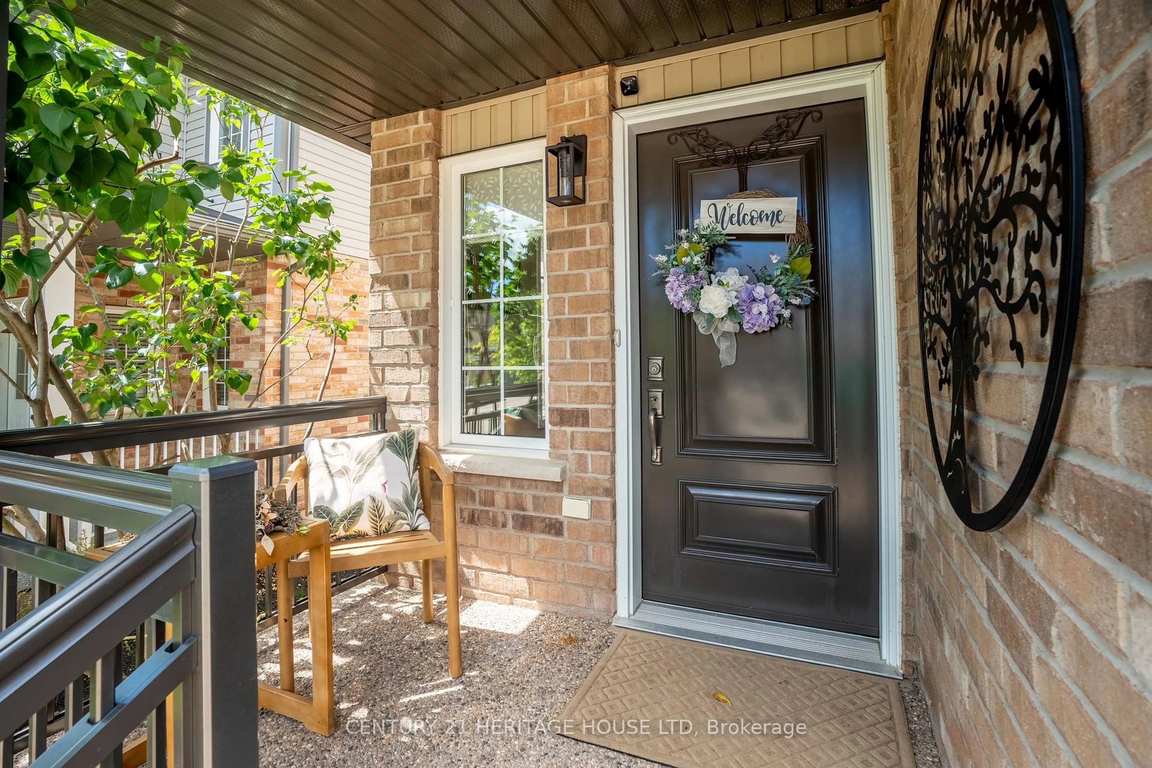 Indoor entryway for 35 Parkvale Dr, Kitchener Ontario N2R 1Z5