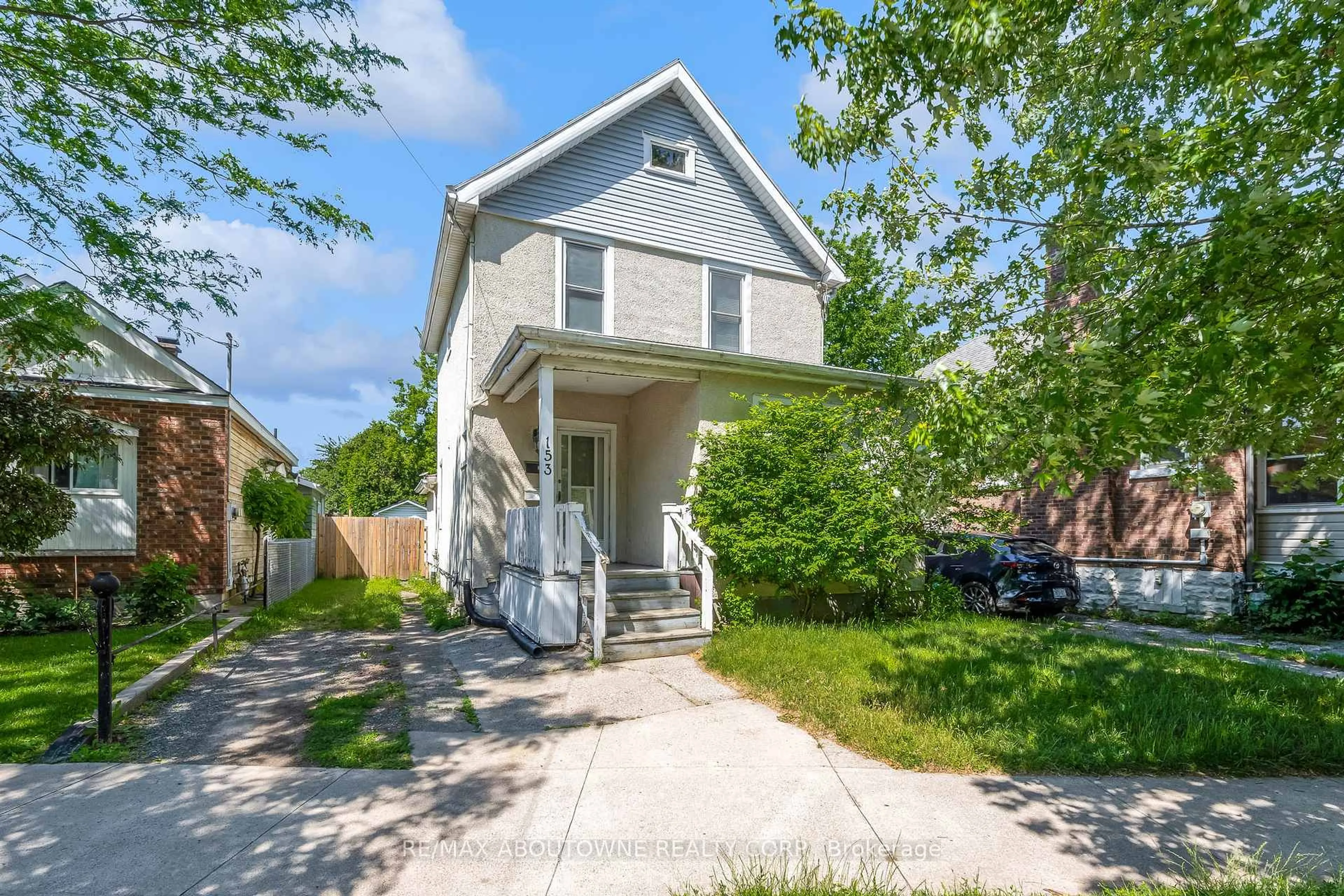Home with vinyl exterior material, street for 153 Lake St, St. Catharines Ontario L2R 5Y5