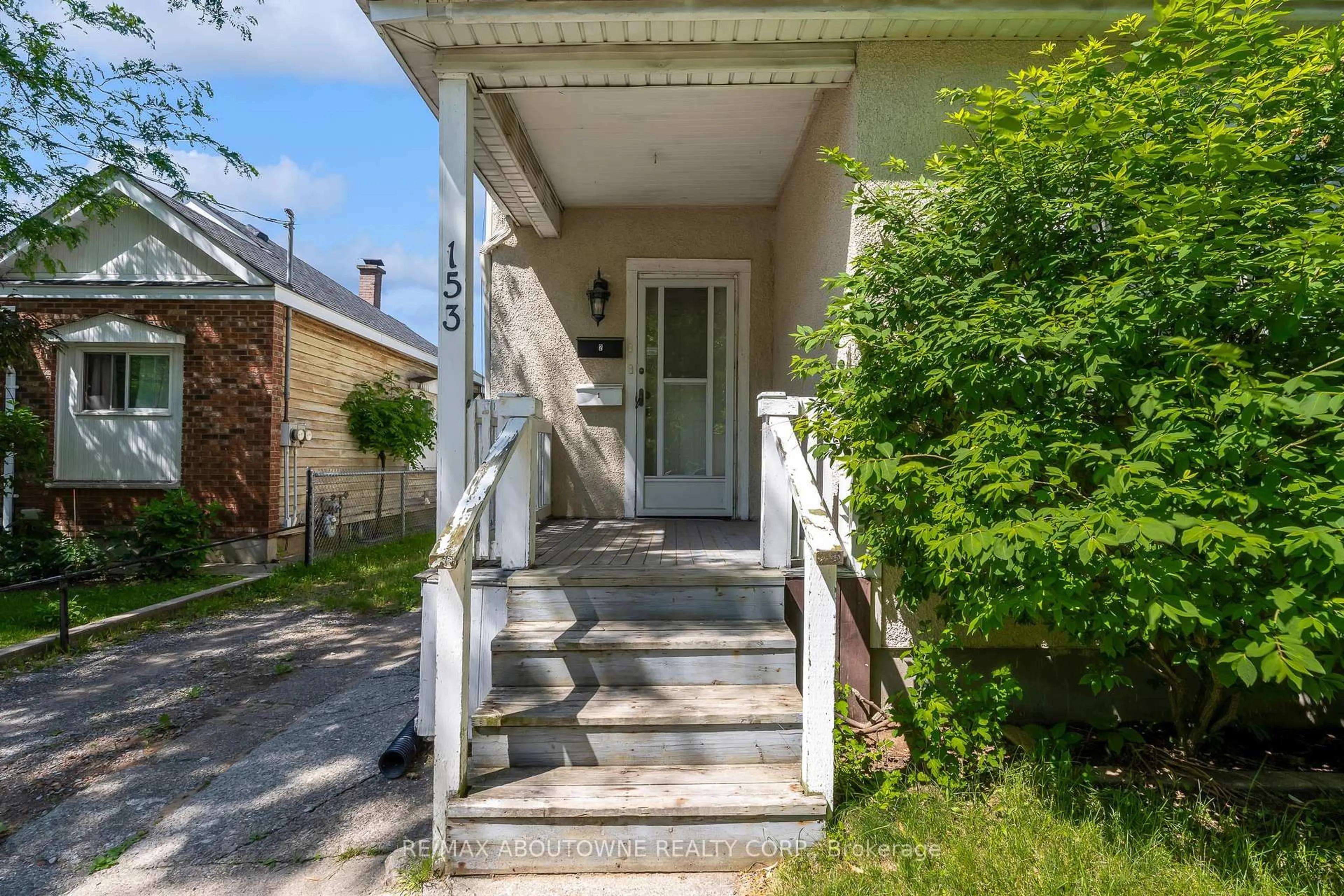 Unknown for 153 Lake St, St. Catharines Ontario L2R 5Y5