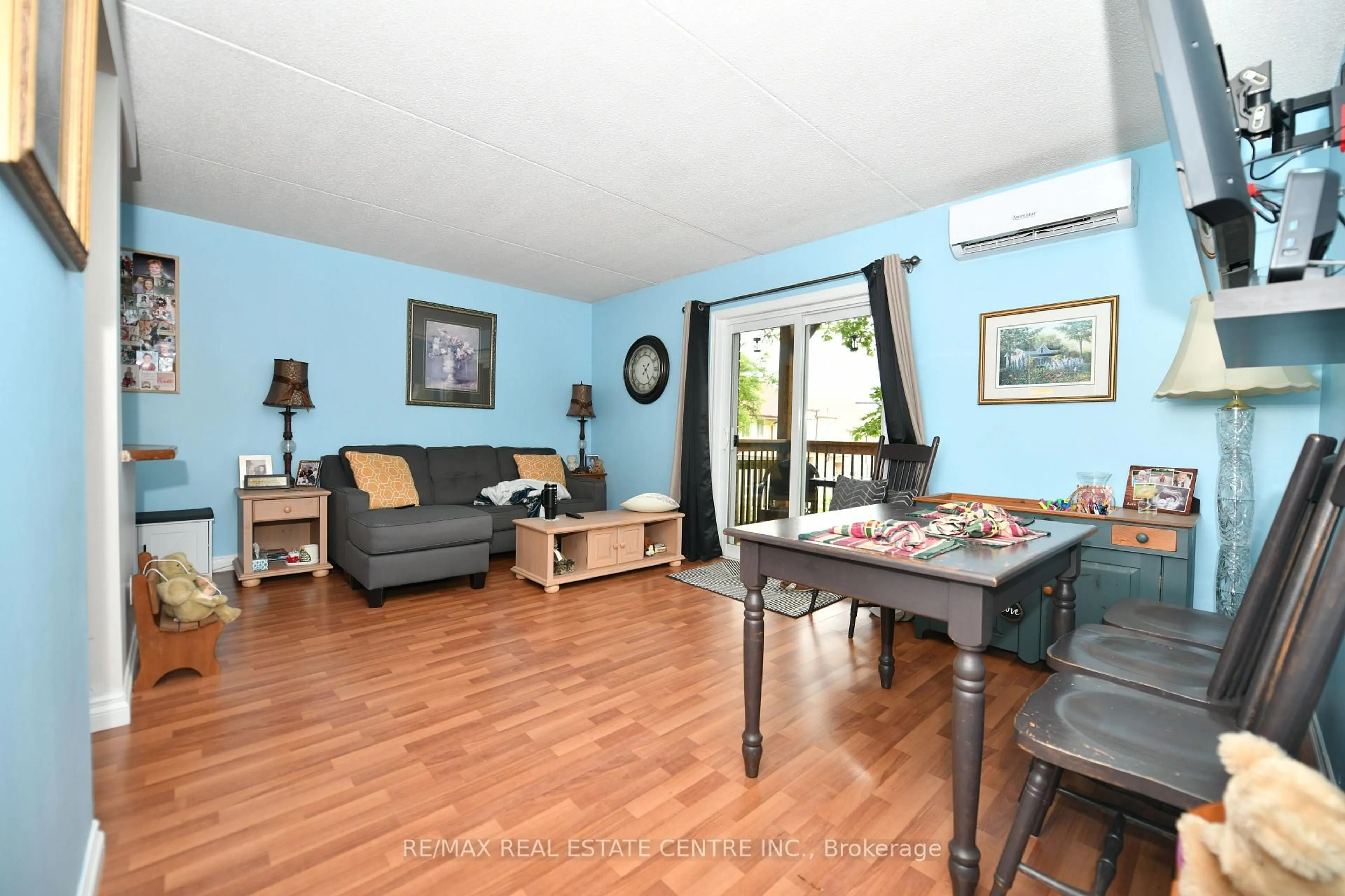 Living room with furniture, wood/laminate floor for 266 Overlea Dr #206, Kitchener Ontario N2M 5N2