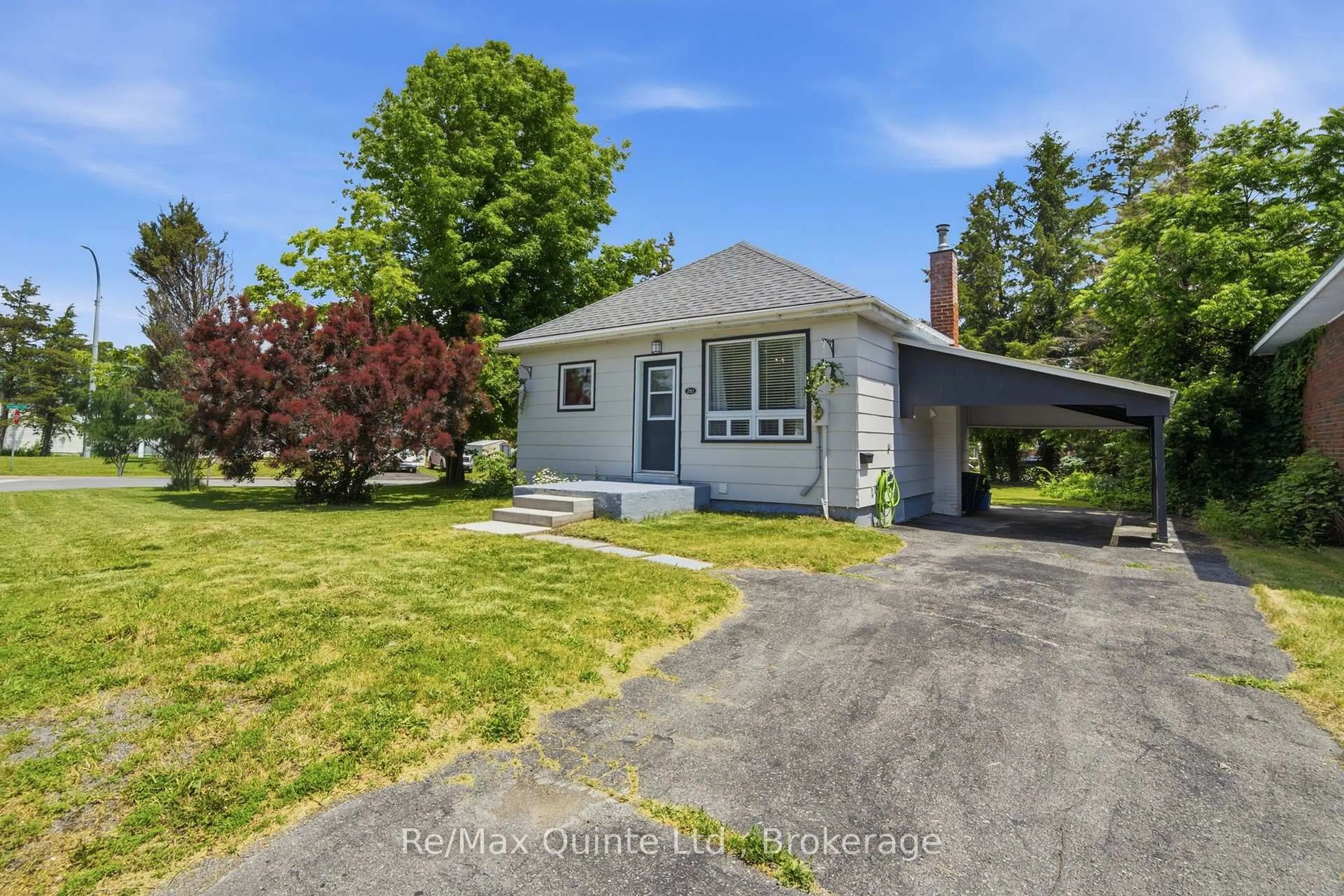 A pic from outside/outdoor area/front of a property/back of a property/a pic from drone, street for 261 Sidney St, Quinte West Ontario K8V 2T5