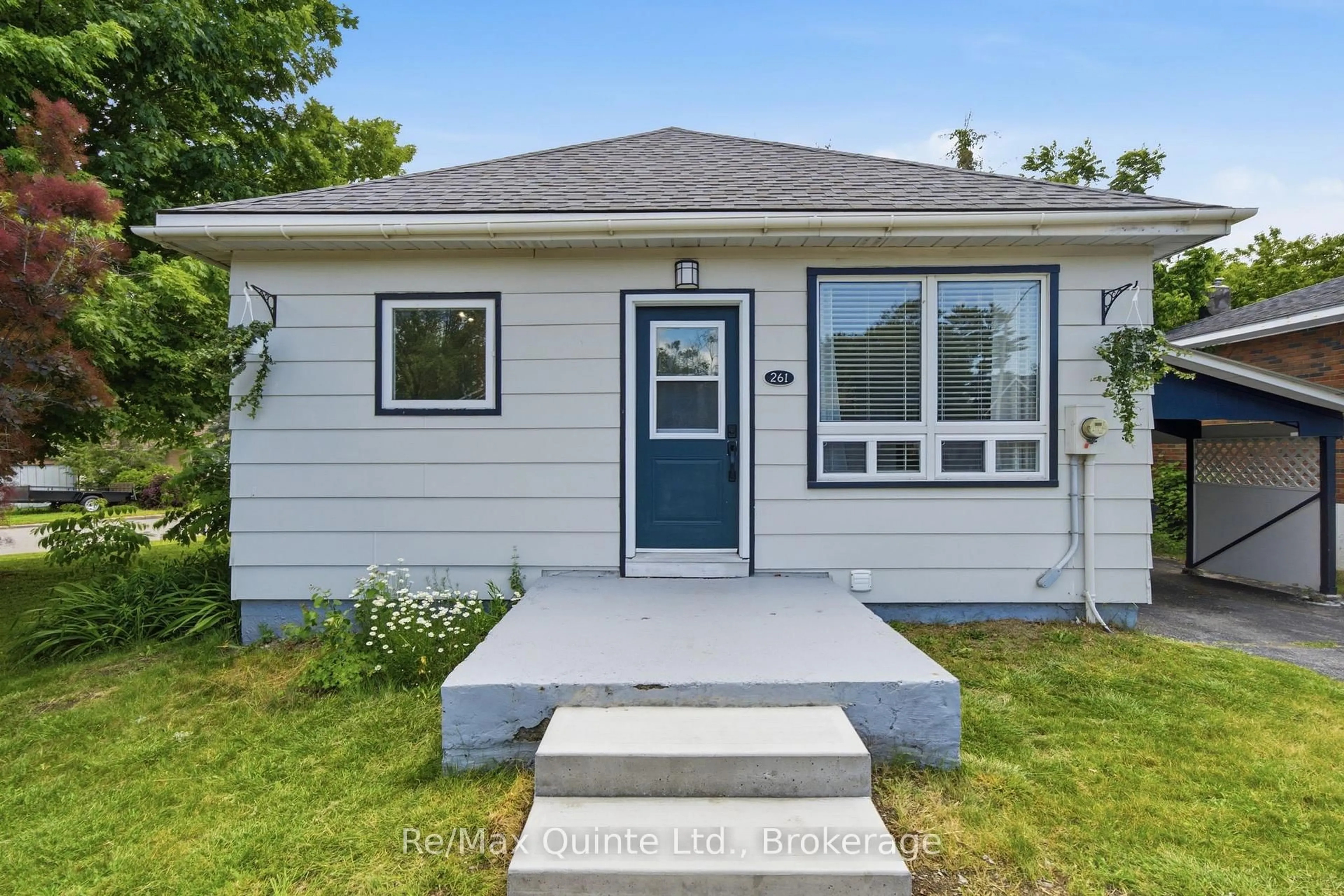 Home with vinyl exterior material, street for 261 Sidney St, Quinte West Ontario K8V 2T5