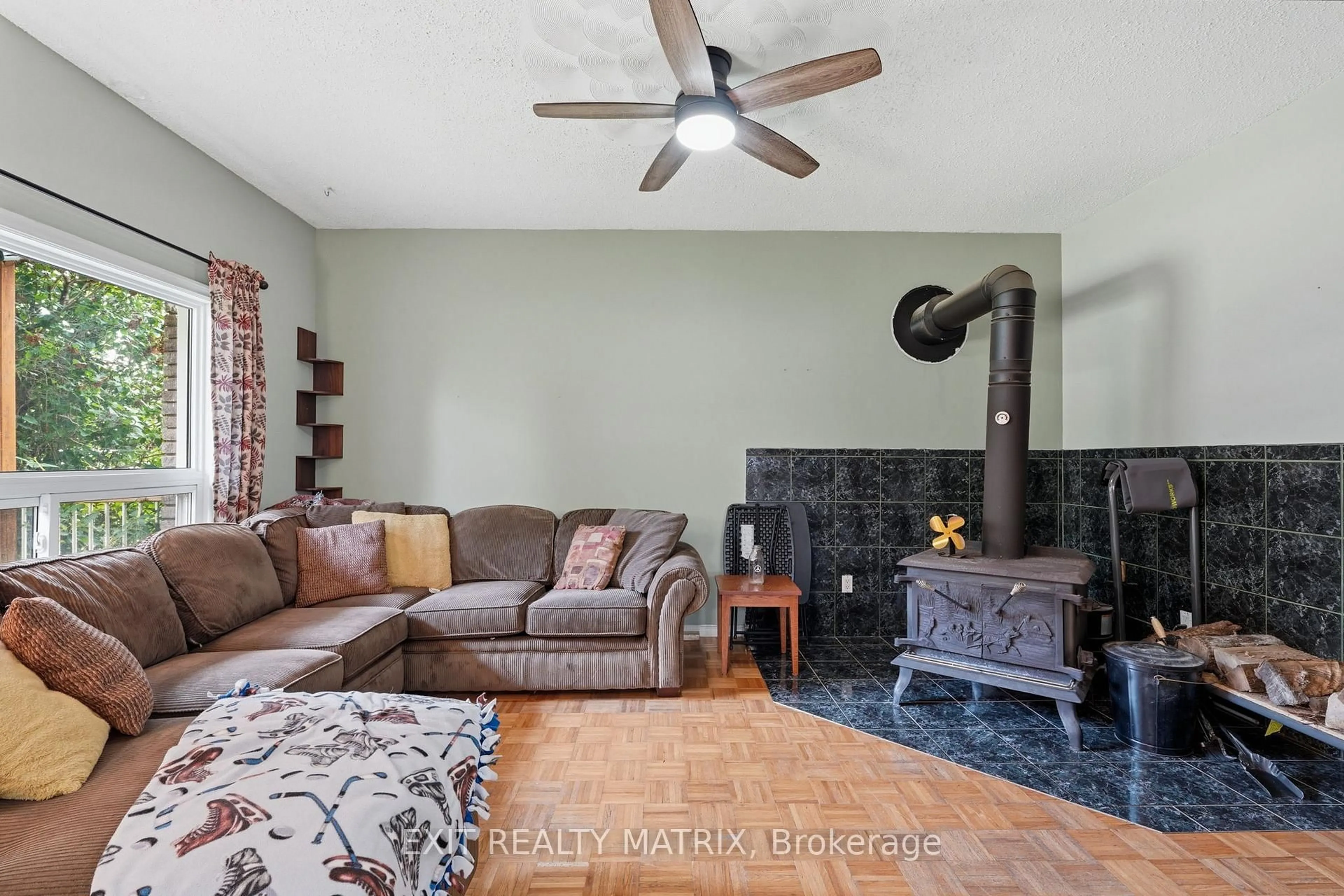 Living room with furniture, unknown for 1320 St Joseph Rd, Russell Ontario K0A 1W0