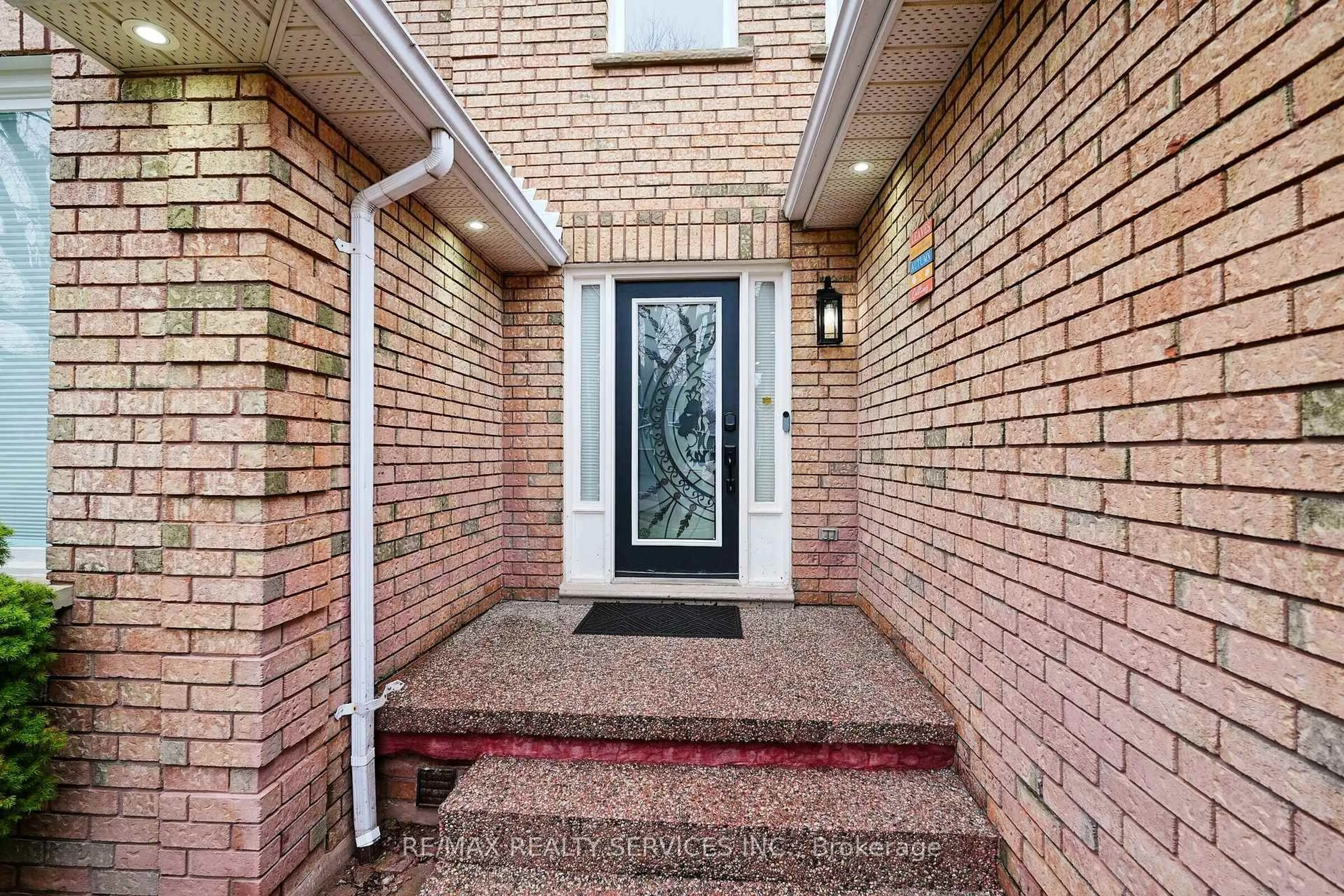 Unknown for 8 Yeoman Dr, Brantford Ontario N3R 7S8
