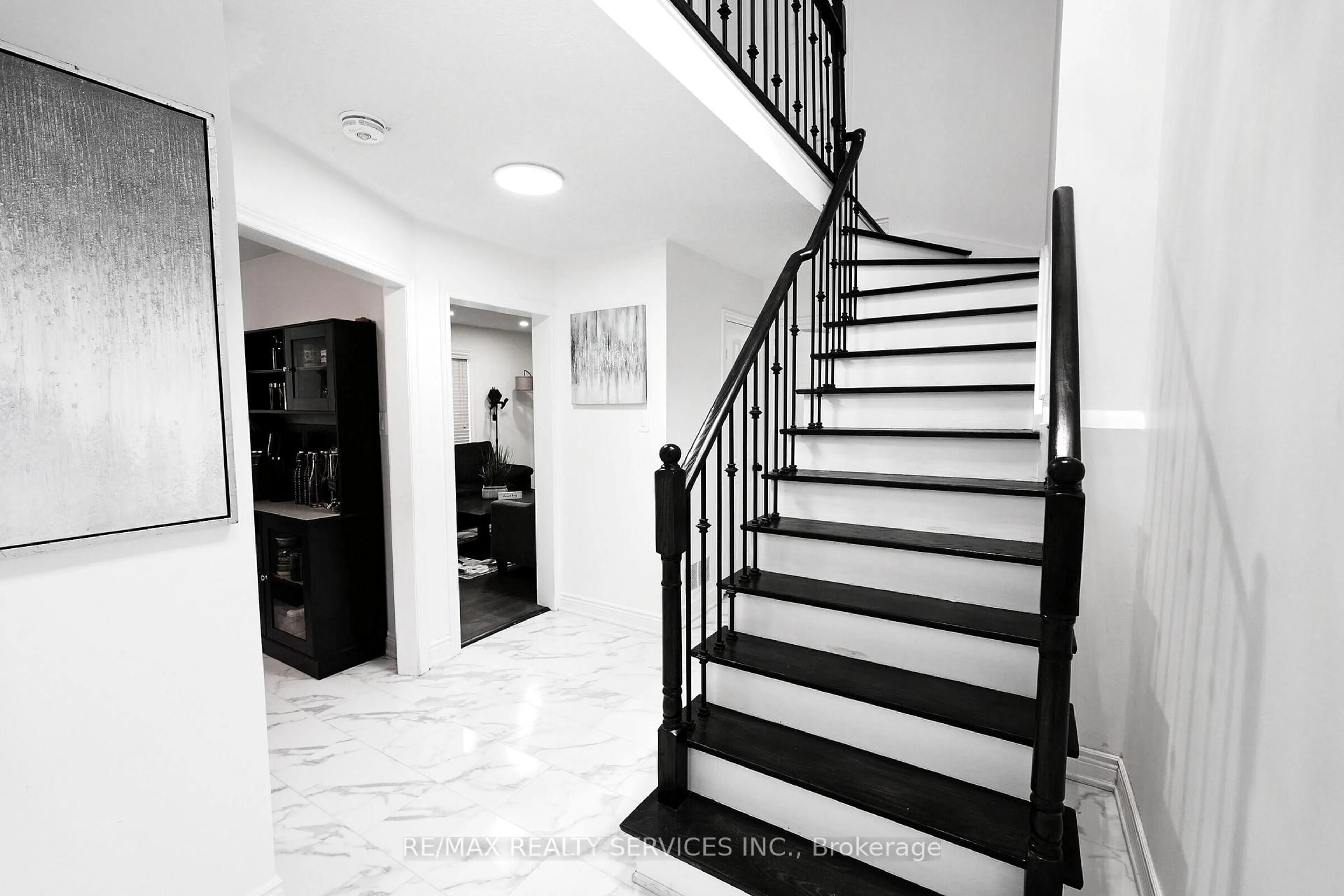 Stairs for 8 Yeoman Dr, Brantford Ontario N3R 7S8