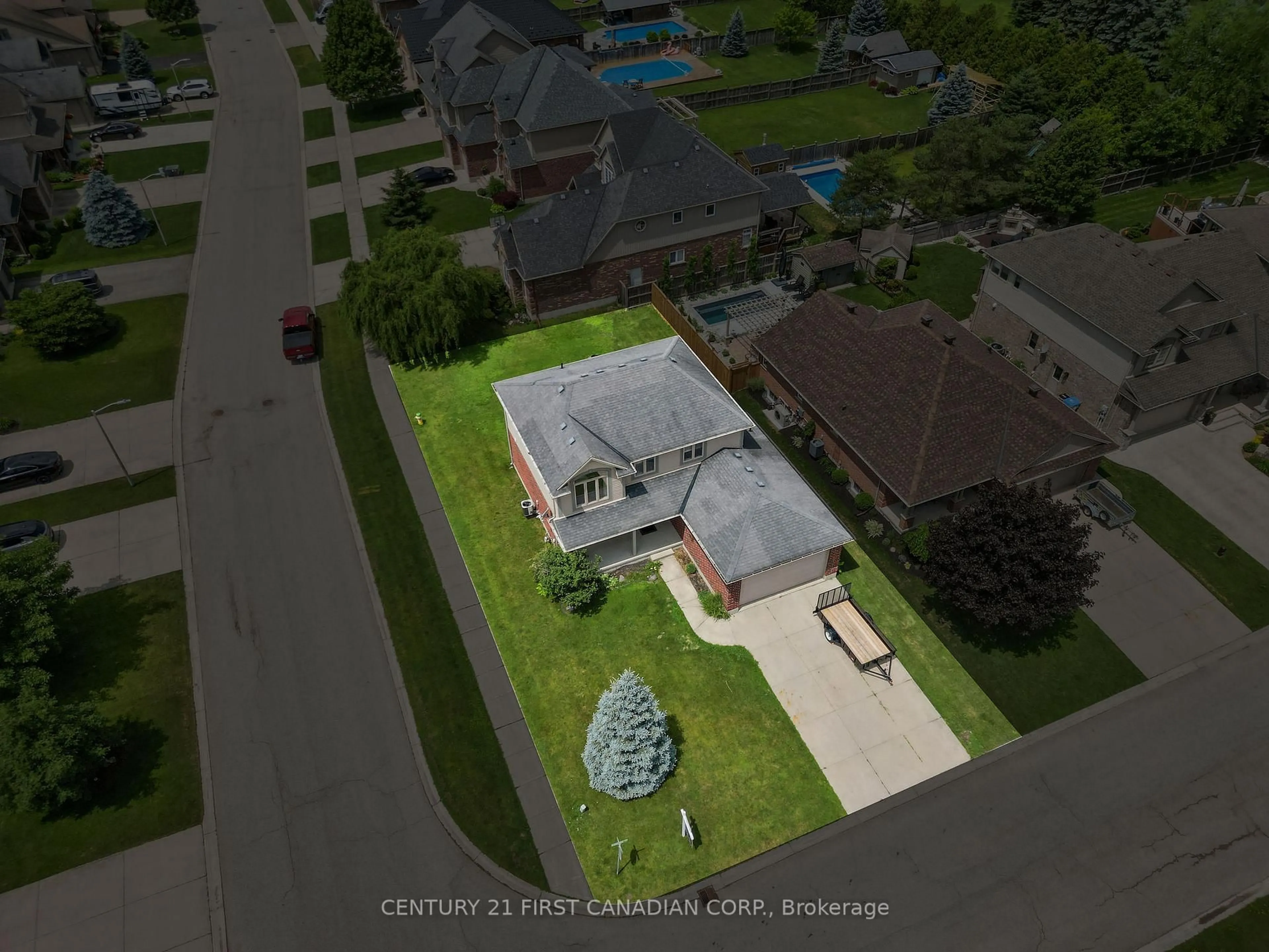 A pic from outside/outdoor area/front of a property/back of a property/a pic from drone, street for 126 Radcliffe Cres, Lucan Biddulph Ontario N0M 2J0