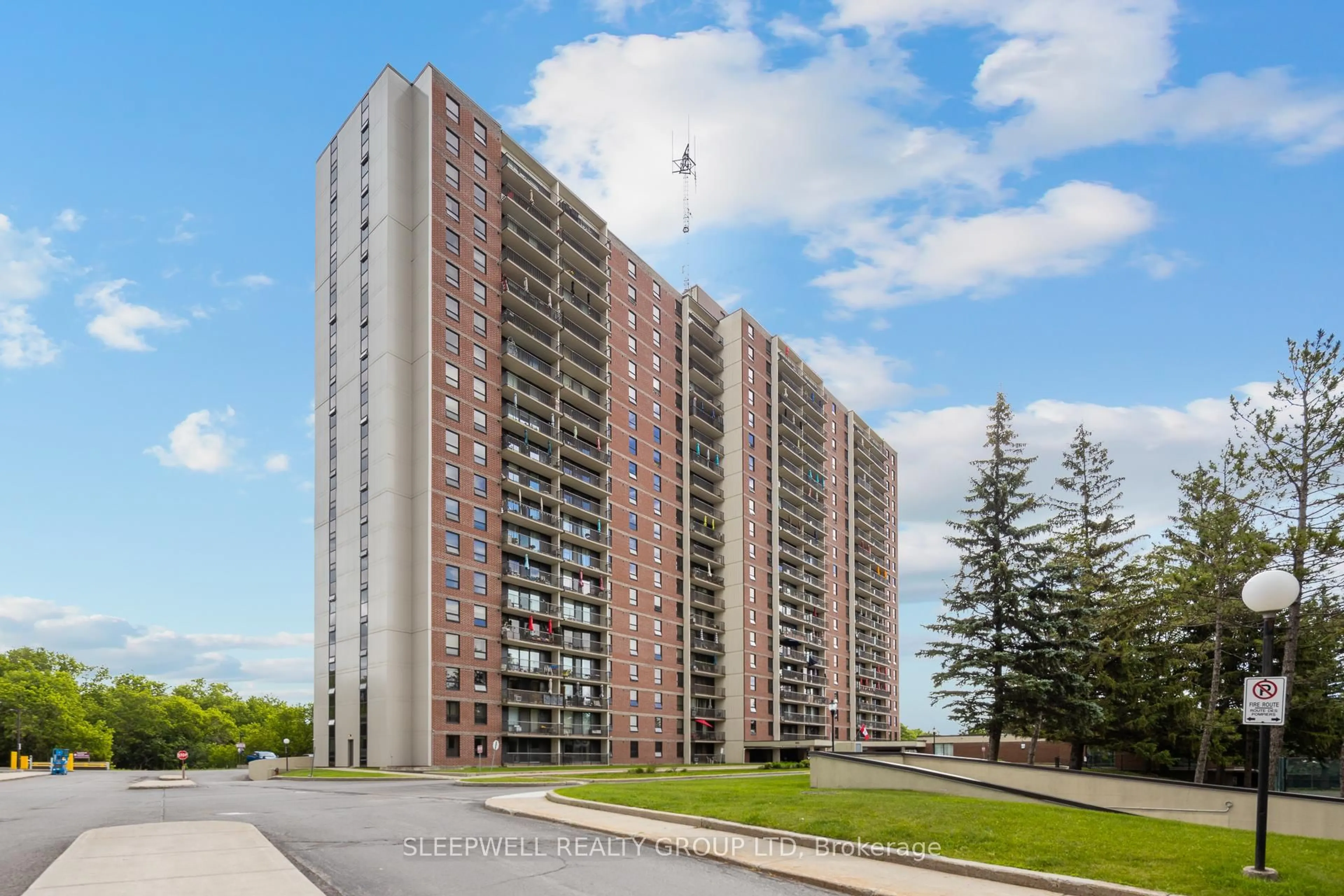 A pic from outside/outdoor area/front of a property/back of a property/a pic from drone, building for 665 Bathgate Dr #712, Ottawa Ontario K1K 3Y4
