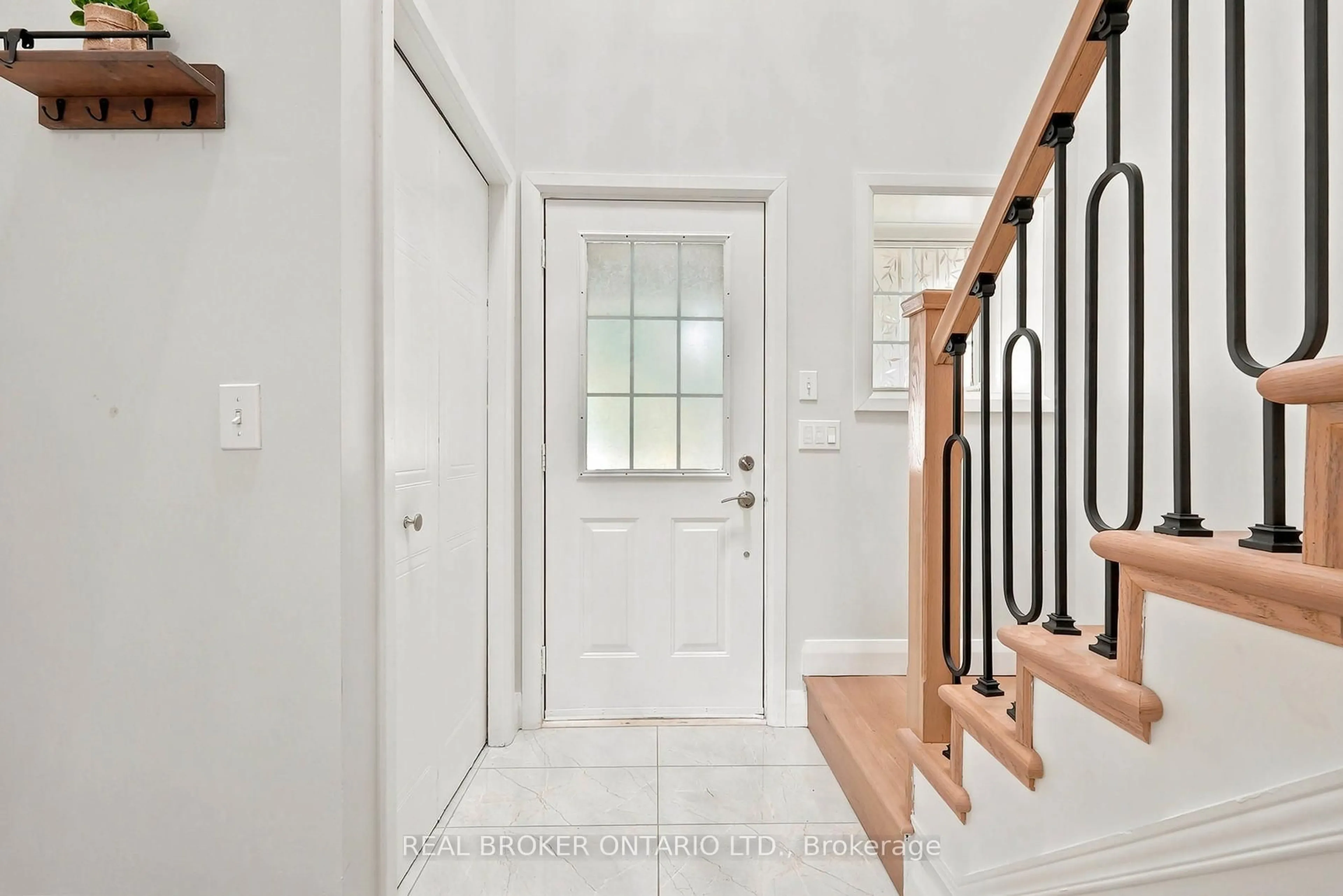 Indoor entryway for 76 Lardner St, Cambridge Ontario N3C 4L2