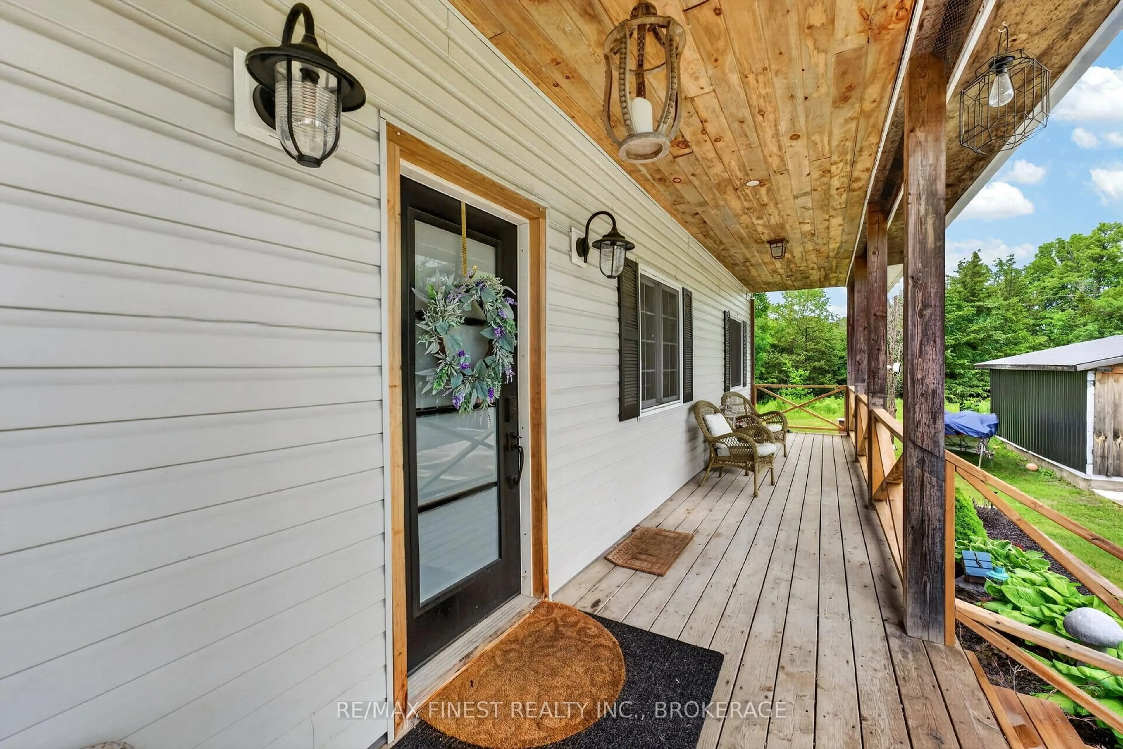 Indoor entryway for 689 GLENNELM Rd, Greater Napanee Ontario K0K 2W0