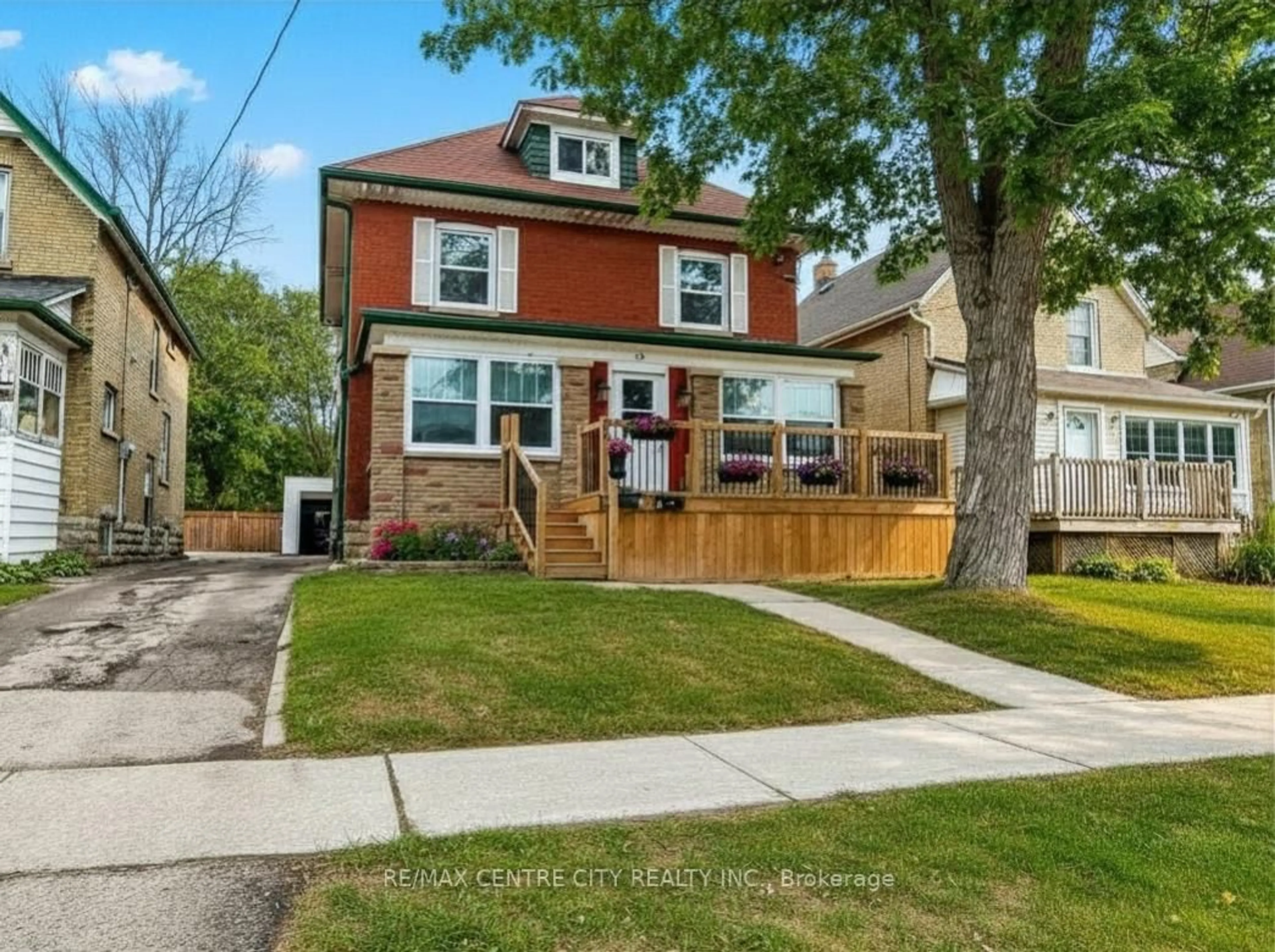 Home with brick exterior material, street for 92 Forest Ave, St. Thomas Ontario N5R 2J5