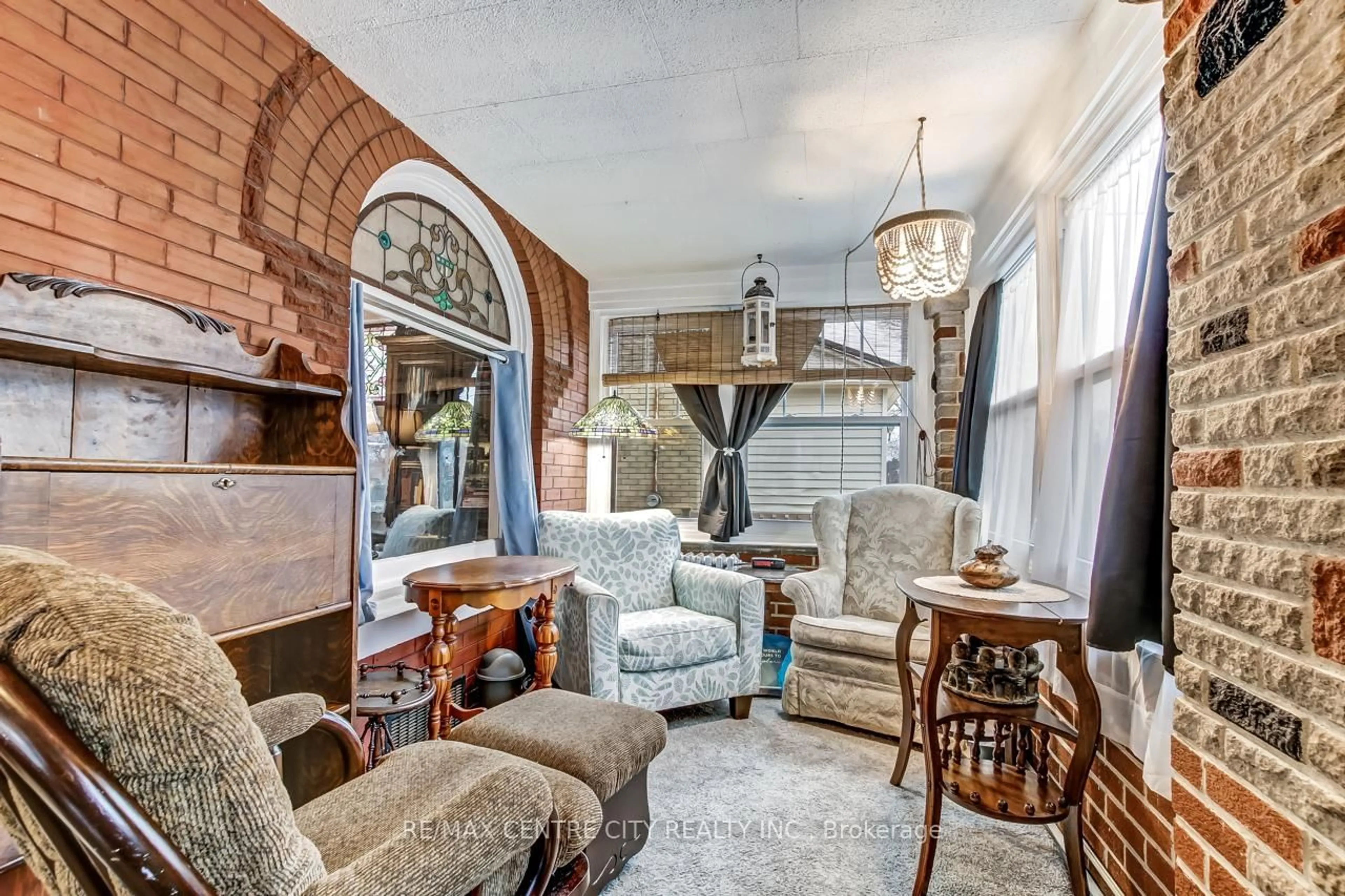 Living room with furniture, unknown for 92 Forest Ave, St. Thomas Ontario N5R 2J5