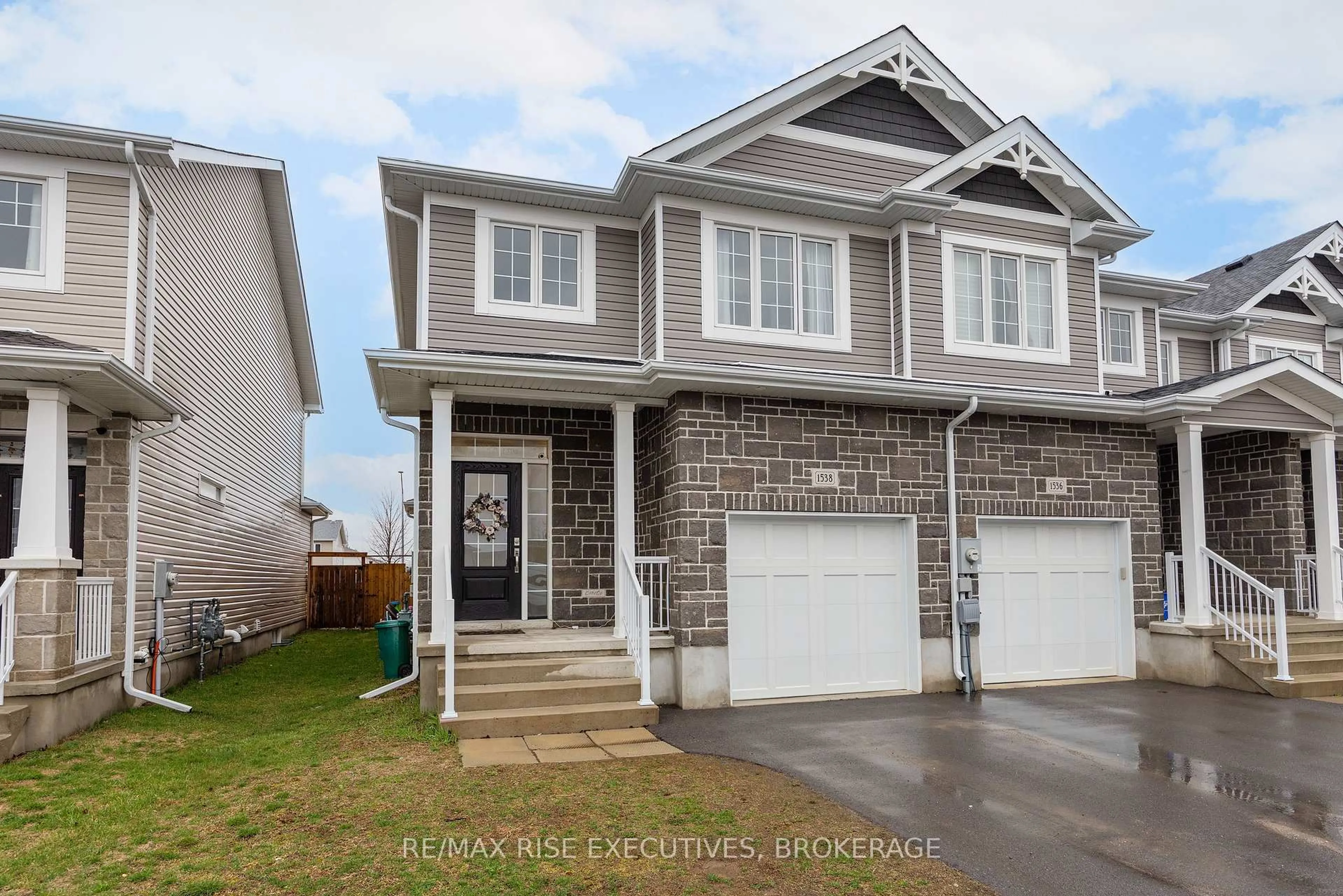 Home with vinyl exterior material, street for 1538 Davenport Cres, Kingston Ontario K7P 0M6