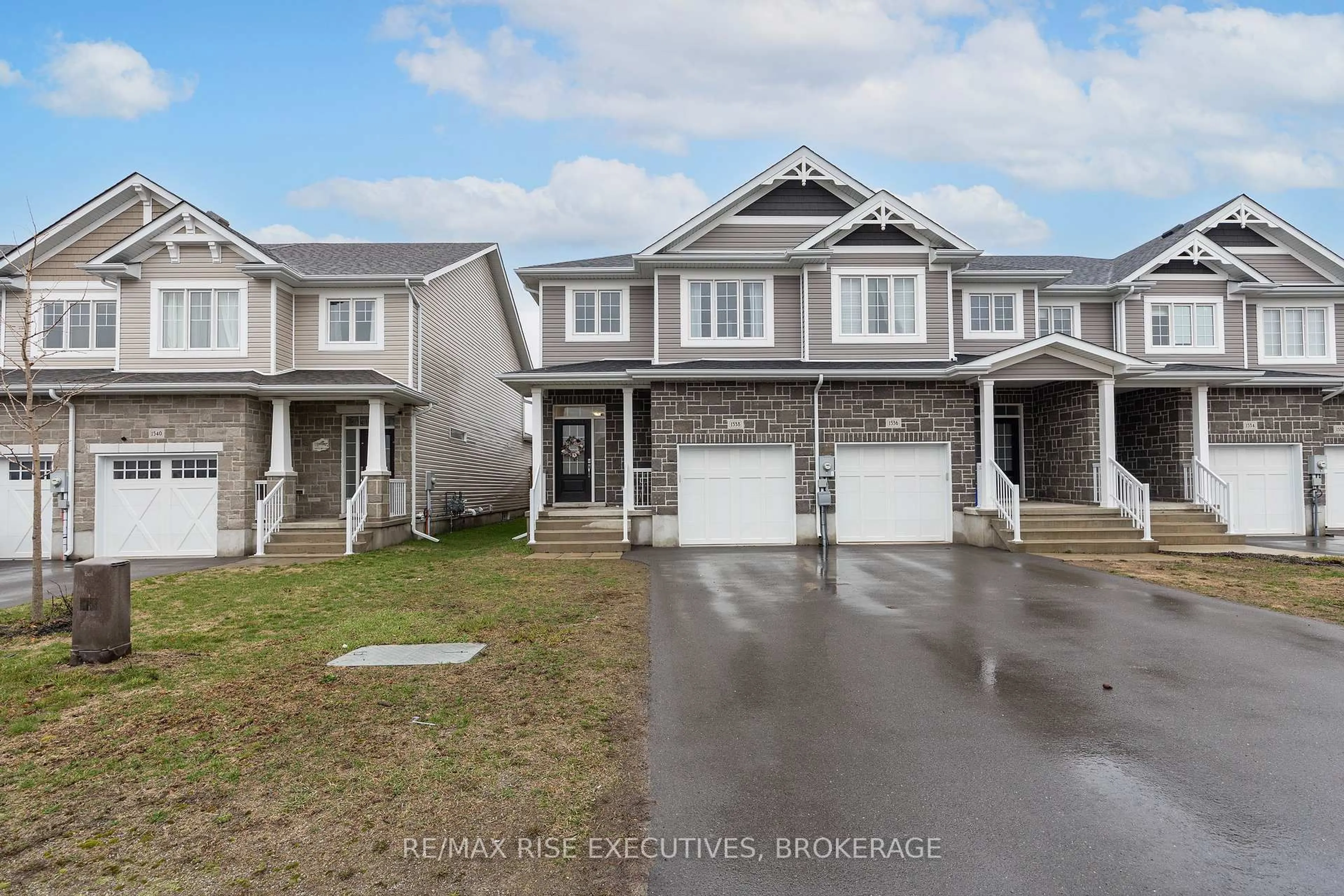 A pic from outside/outdoor area/front of a property/back of a property/a pic from drone, street for 1538 Davenport Cres, Kingston Ontario K7P 0M6