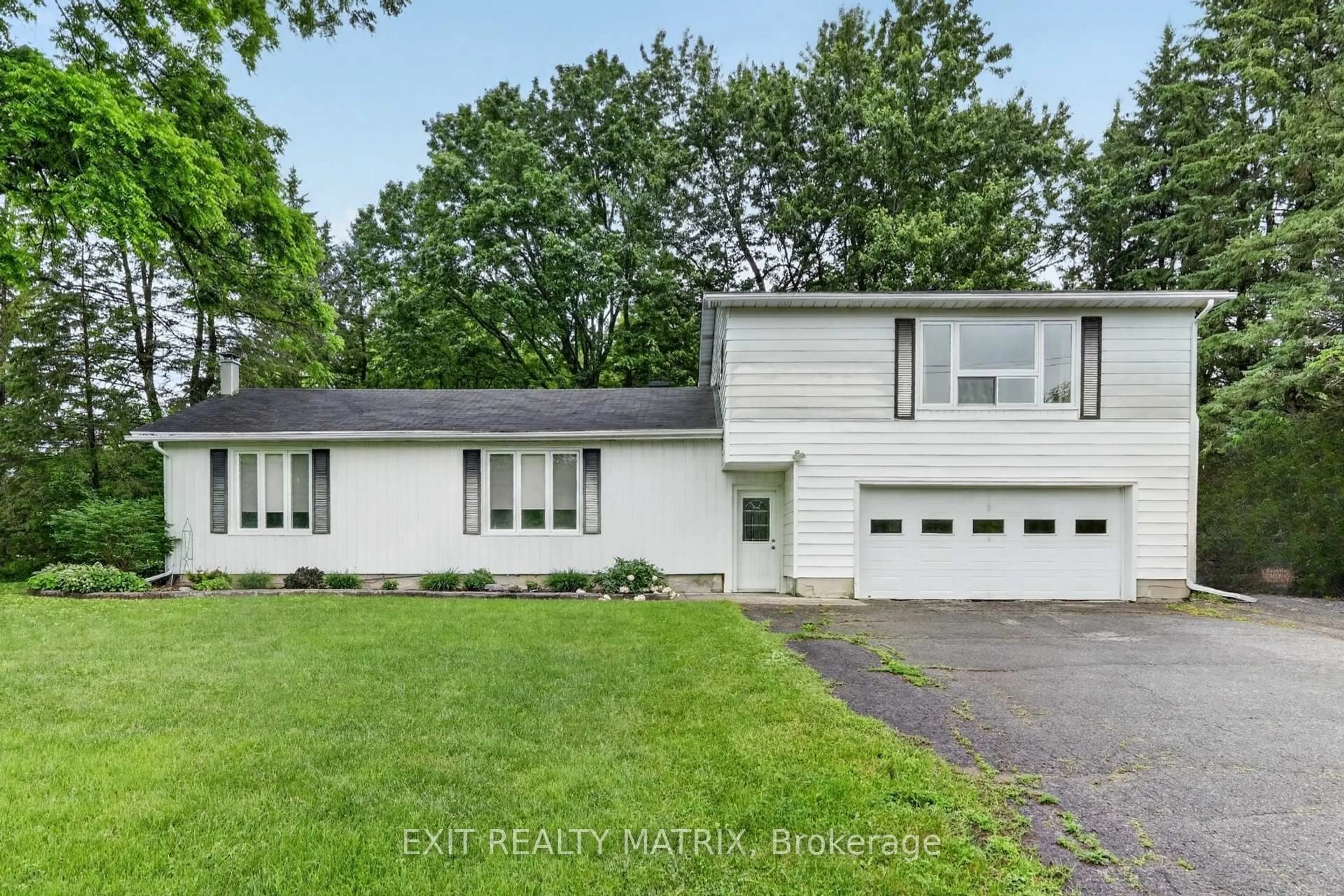 Home with vinyl exterior material, street for 383 Castor Rd, Russell Ontario K4R 1E5
