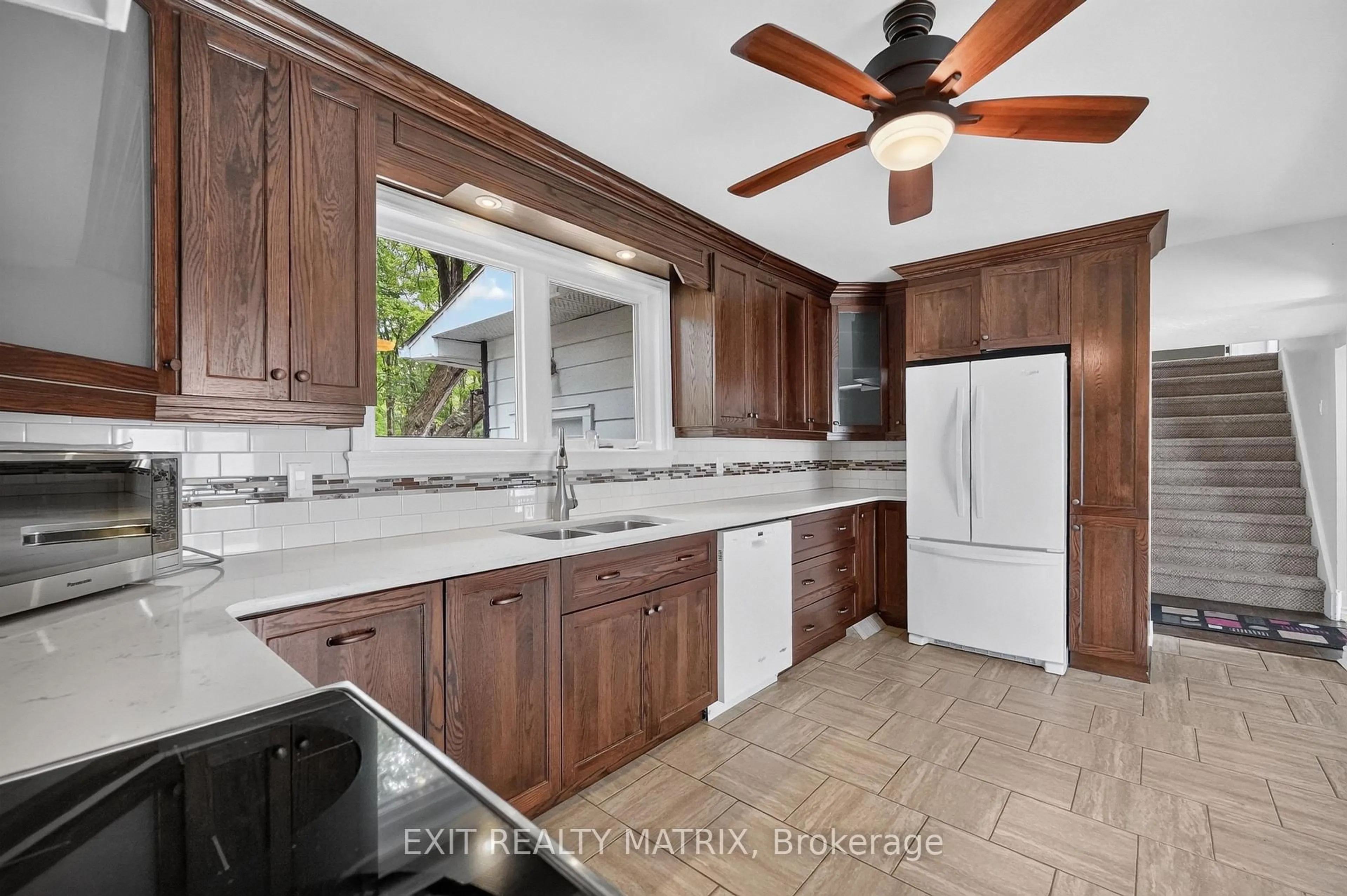 Open concept kitchen, ceramic/tile floor for 383 Castor Rd, Russell Ontario K4R 1E5