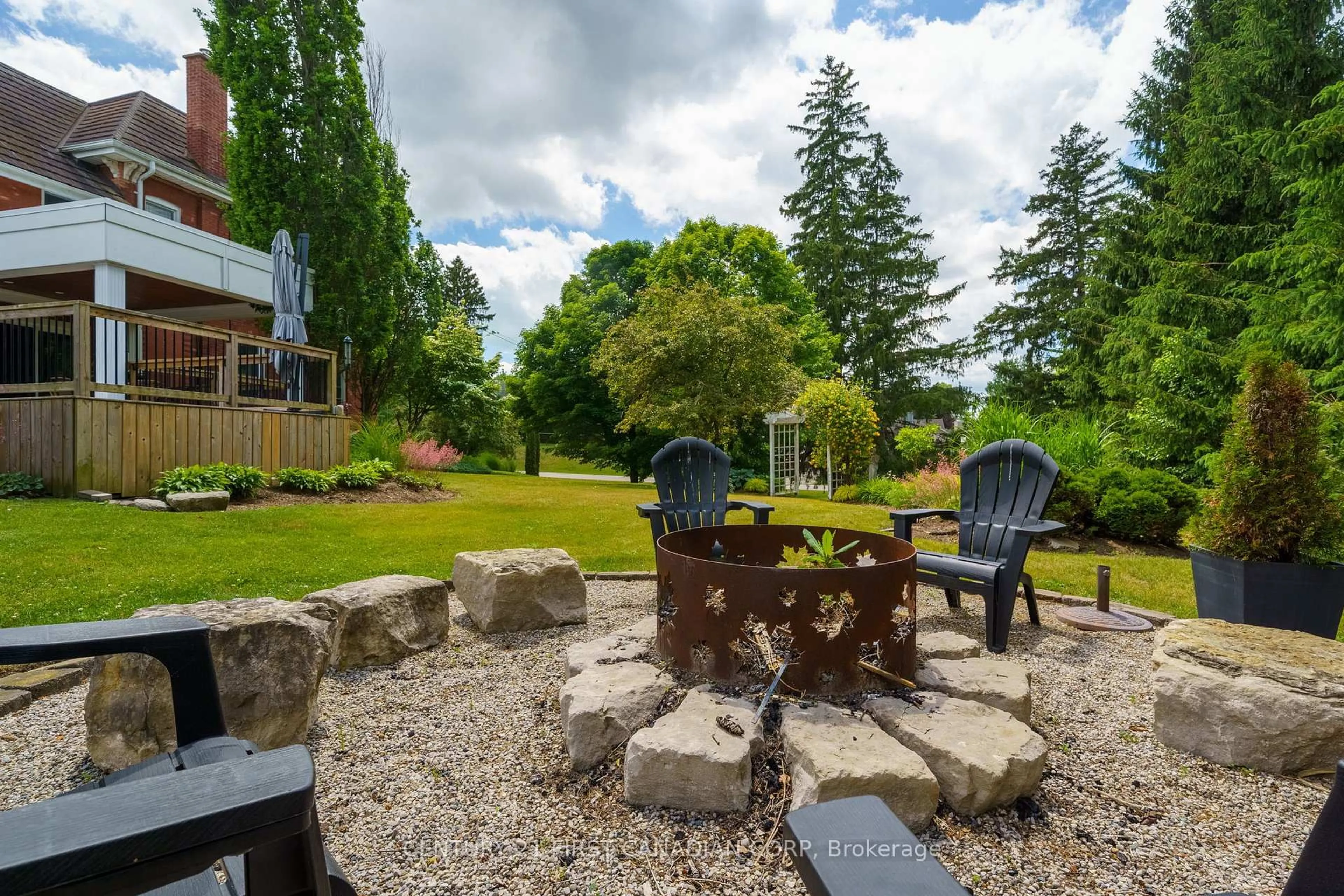 Patio, mountain view for 6058 Stone Church Rd, Central Elgin Ontario N0L 2L0