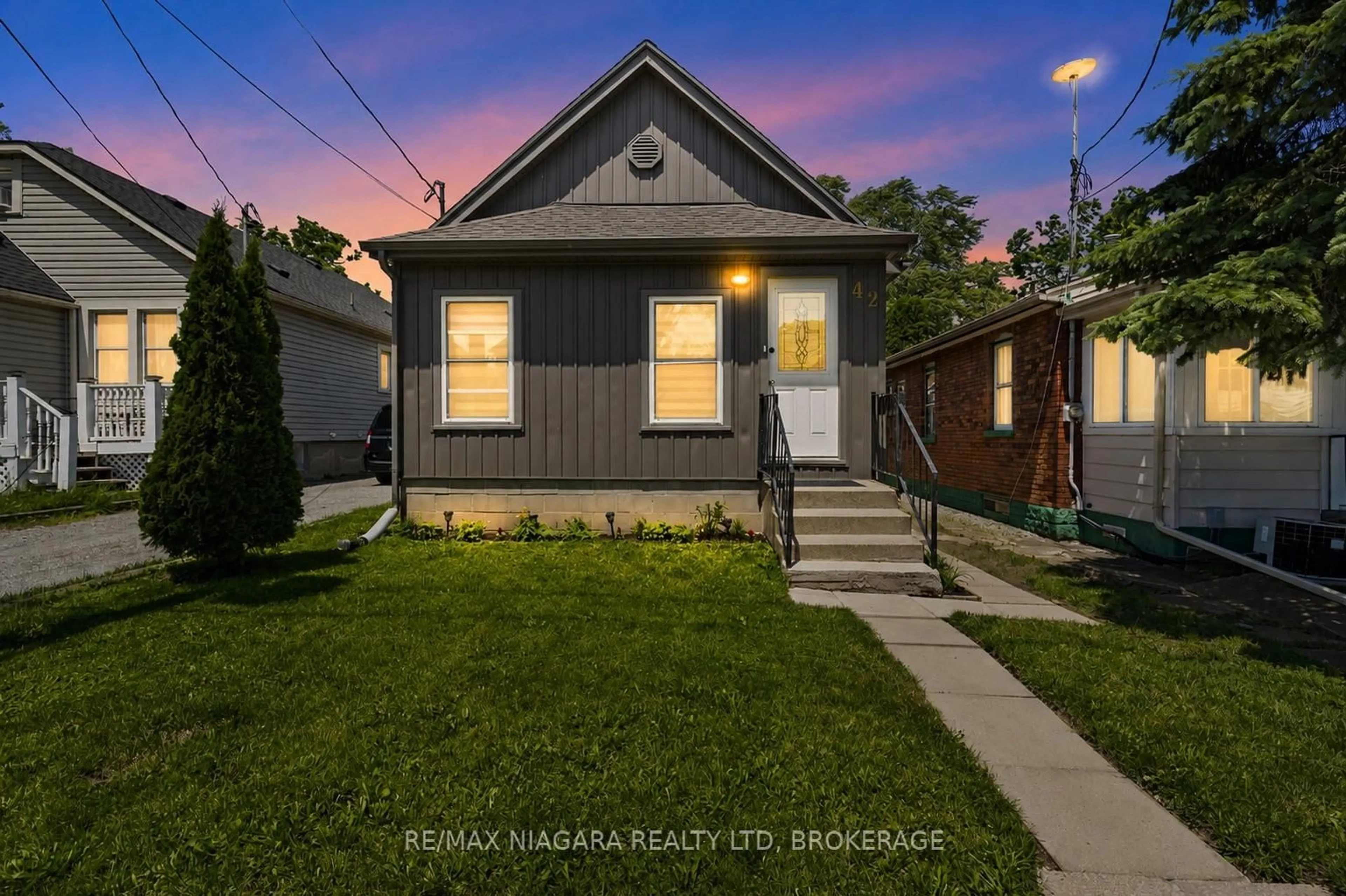 Unknown for 42 Mccormick St, Welland Ontario L3C 4L9