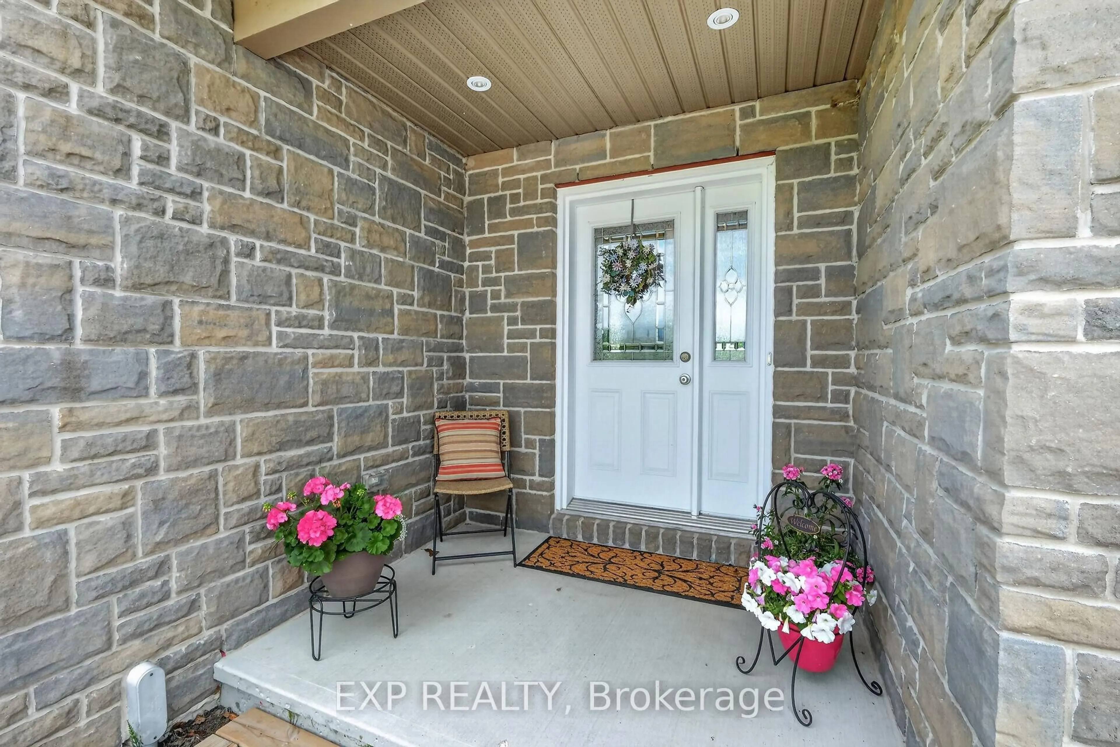 Indoor entryway for 331 Dean Ridge Rd, Carleton Place Ontario K7C 0E1