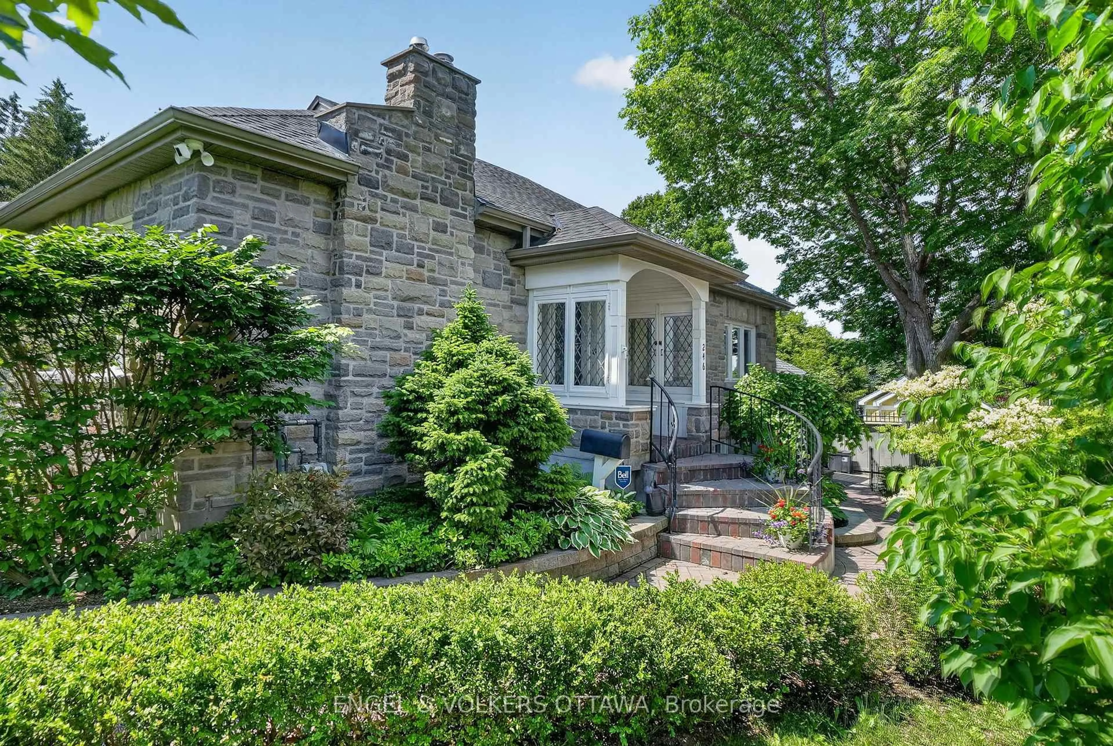 Unknown for 246 Mountbatten Ave, Ottawa Ontario K1H 7L8