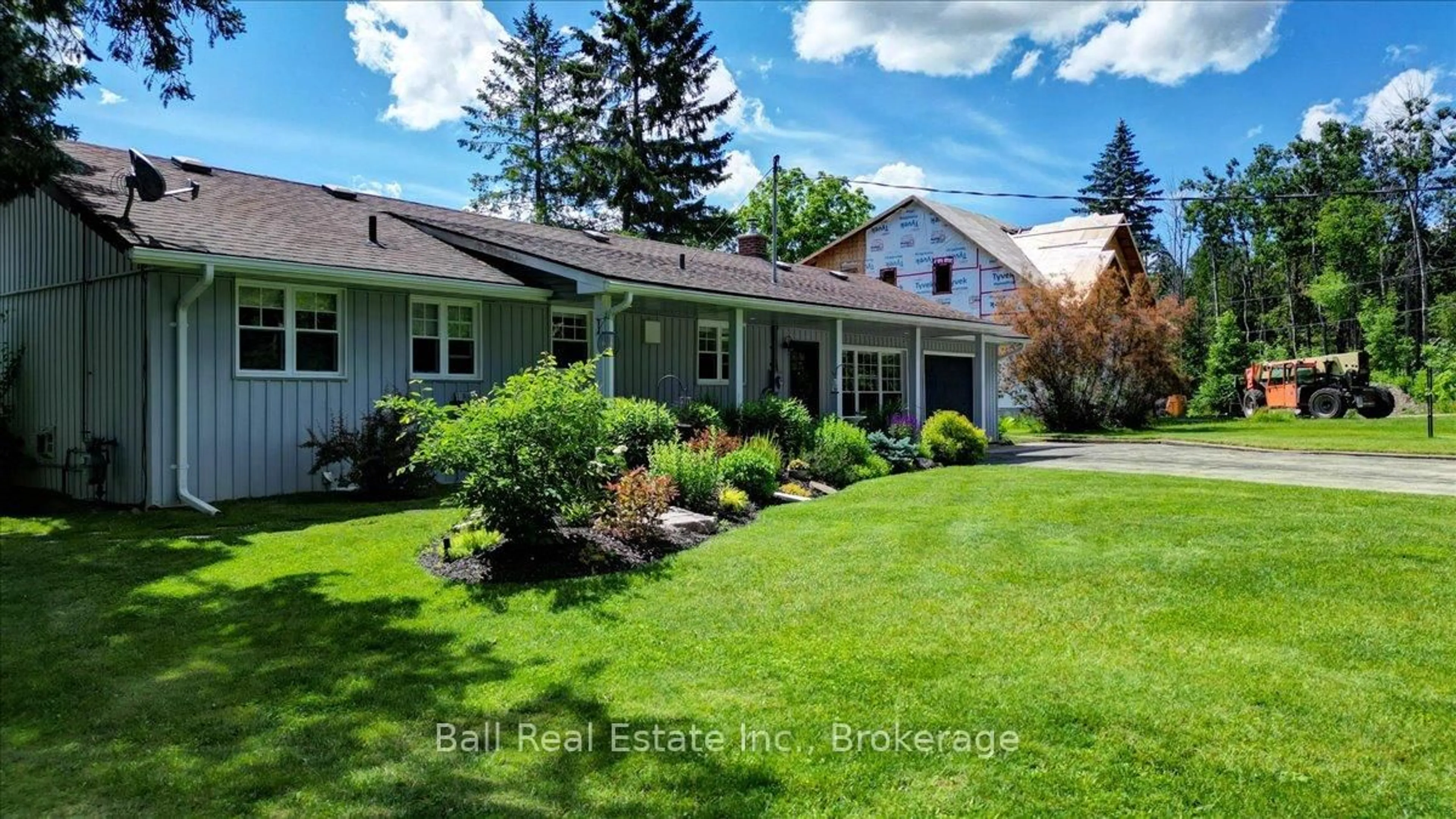 A pic from outside/outdoor area/front of a property/back of a property/a pic from drone, street for 883 Tindle Crt, Selwyn Ontario K9J 0C5