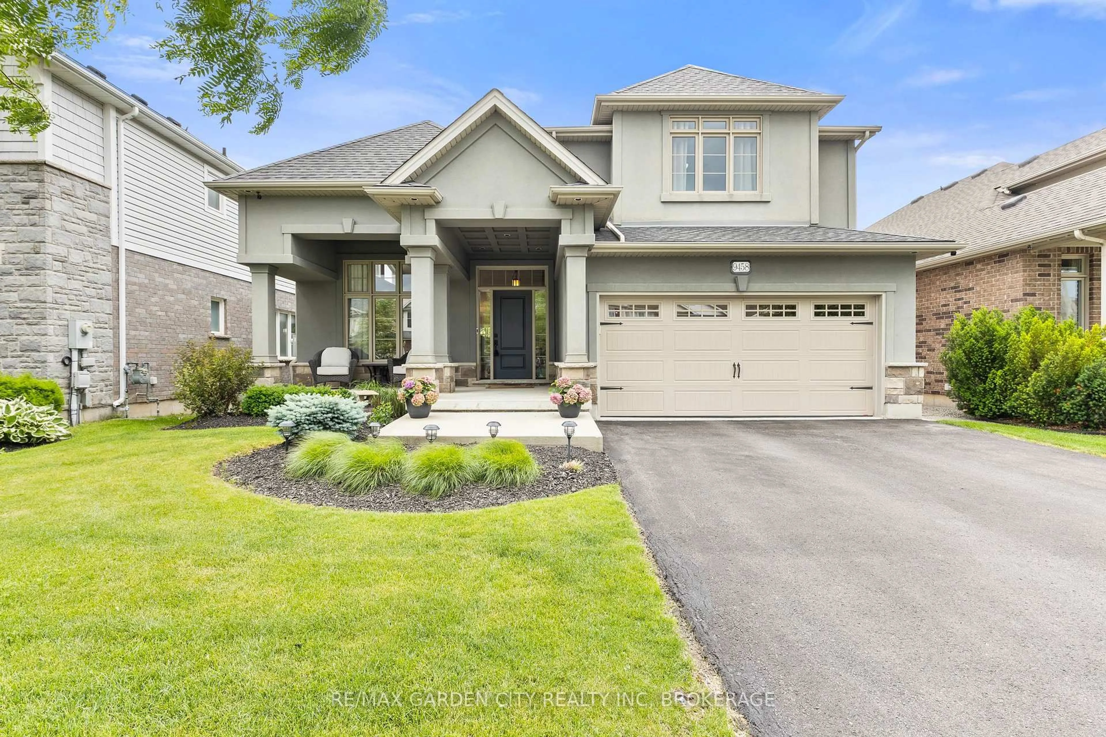 Home with vinyl exterior material, street for 9458 HENDERSHOT Blvd, Niagara Falls Ontario L2H 0G1