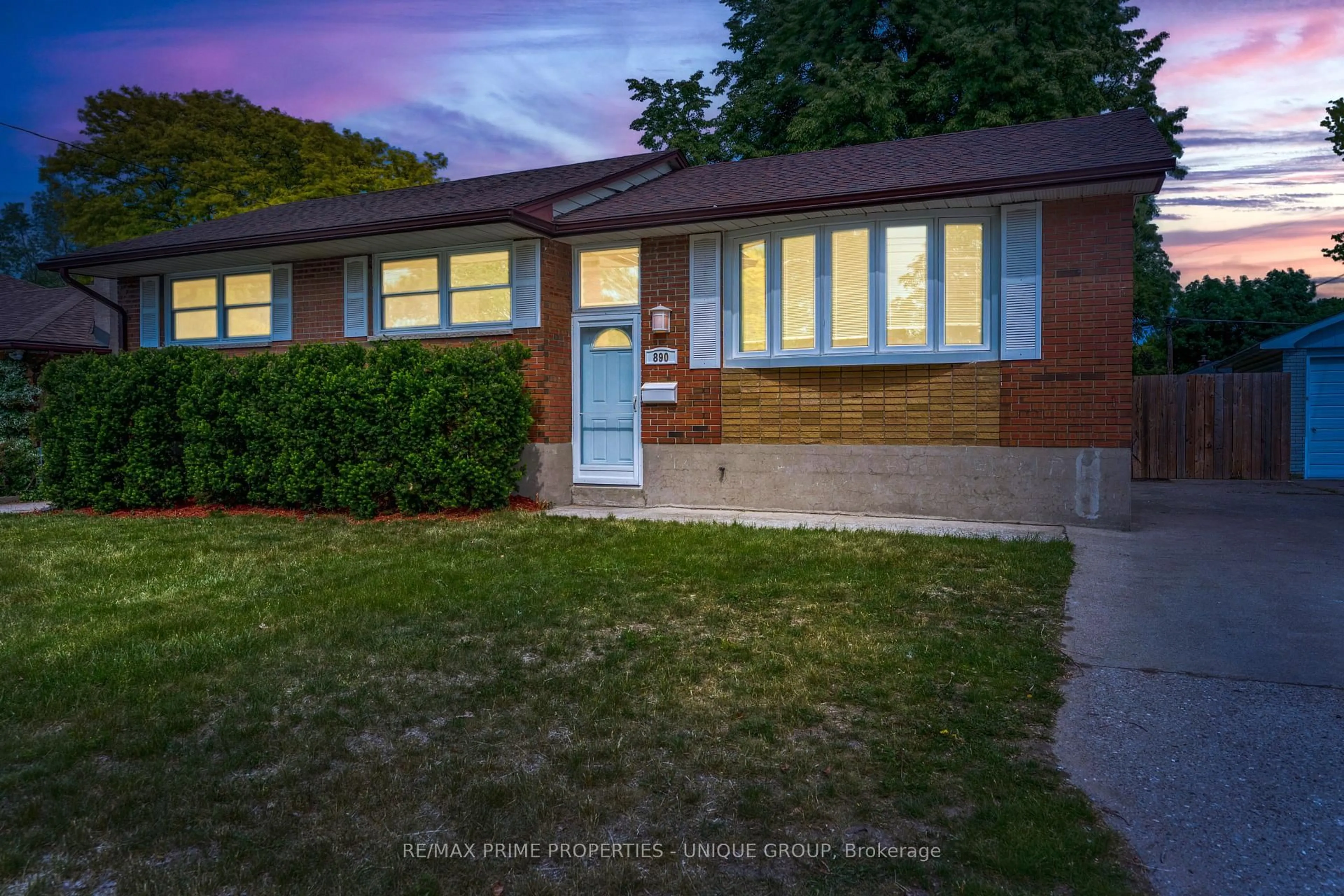 Home with brick exterior material, street for 890 Hollands Ave, Sarnia Ontario N7S 3C1