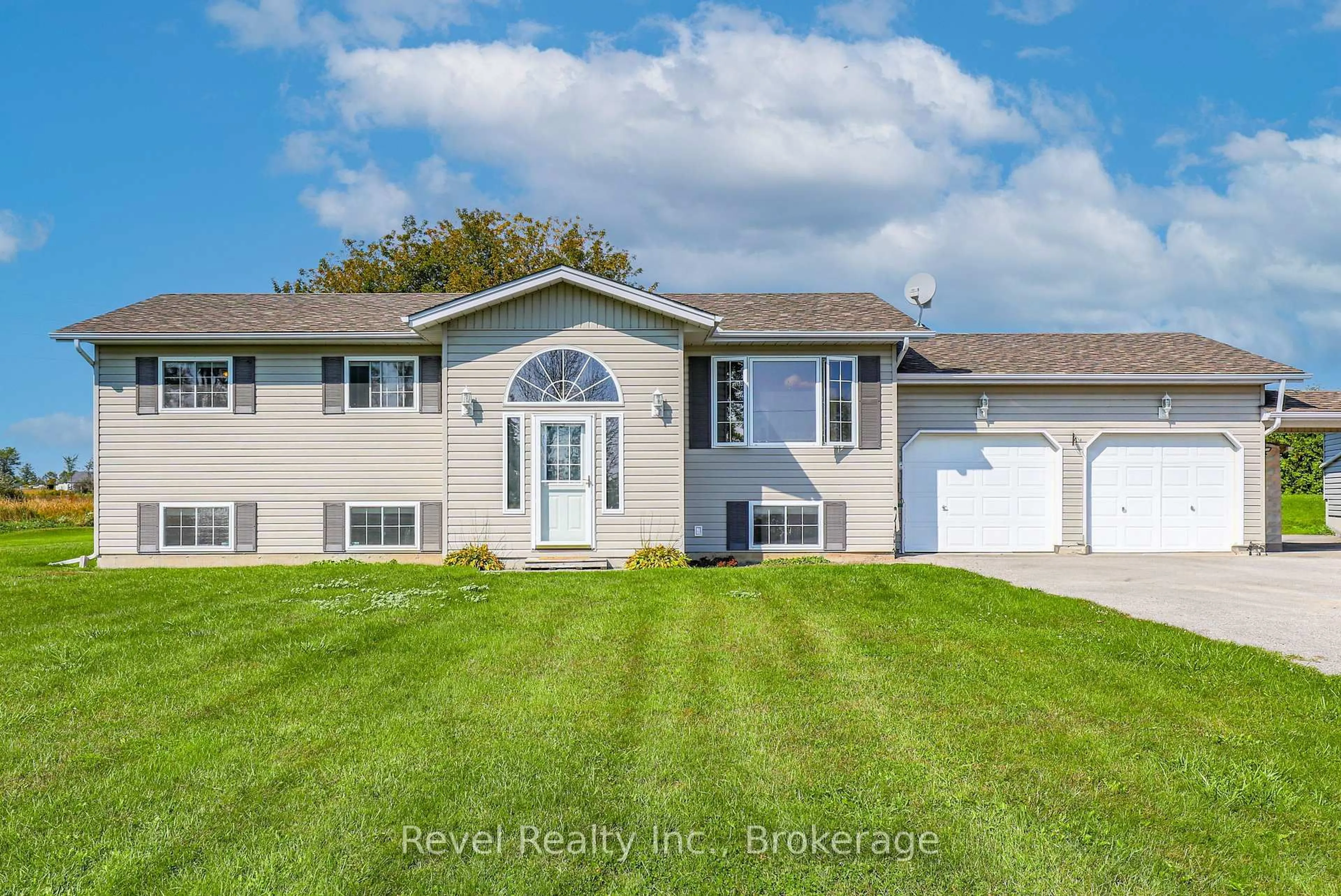 Home with vinyl exterior material, unknown for 477 Four Points Rd, Kawartha Lakes Ontario K0M 1L0