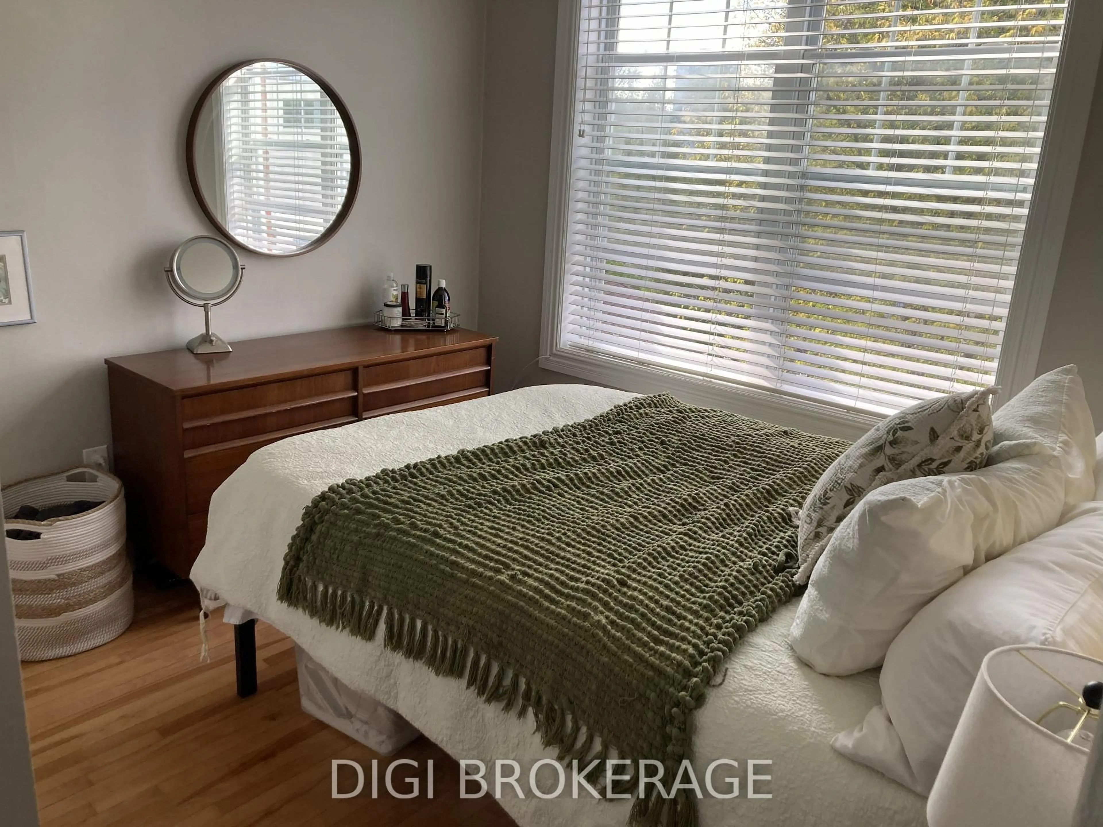 A pic of a room for 13 Acacia Ave #11 #s1-3; 13 #s 1-3, Ottawa Ontario K1M 0P3
