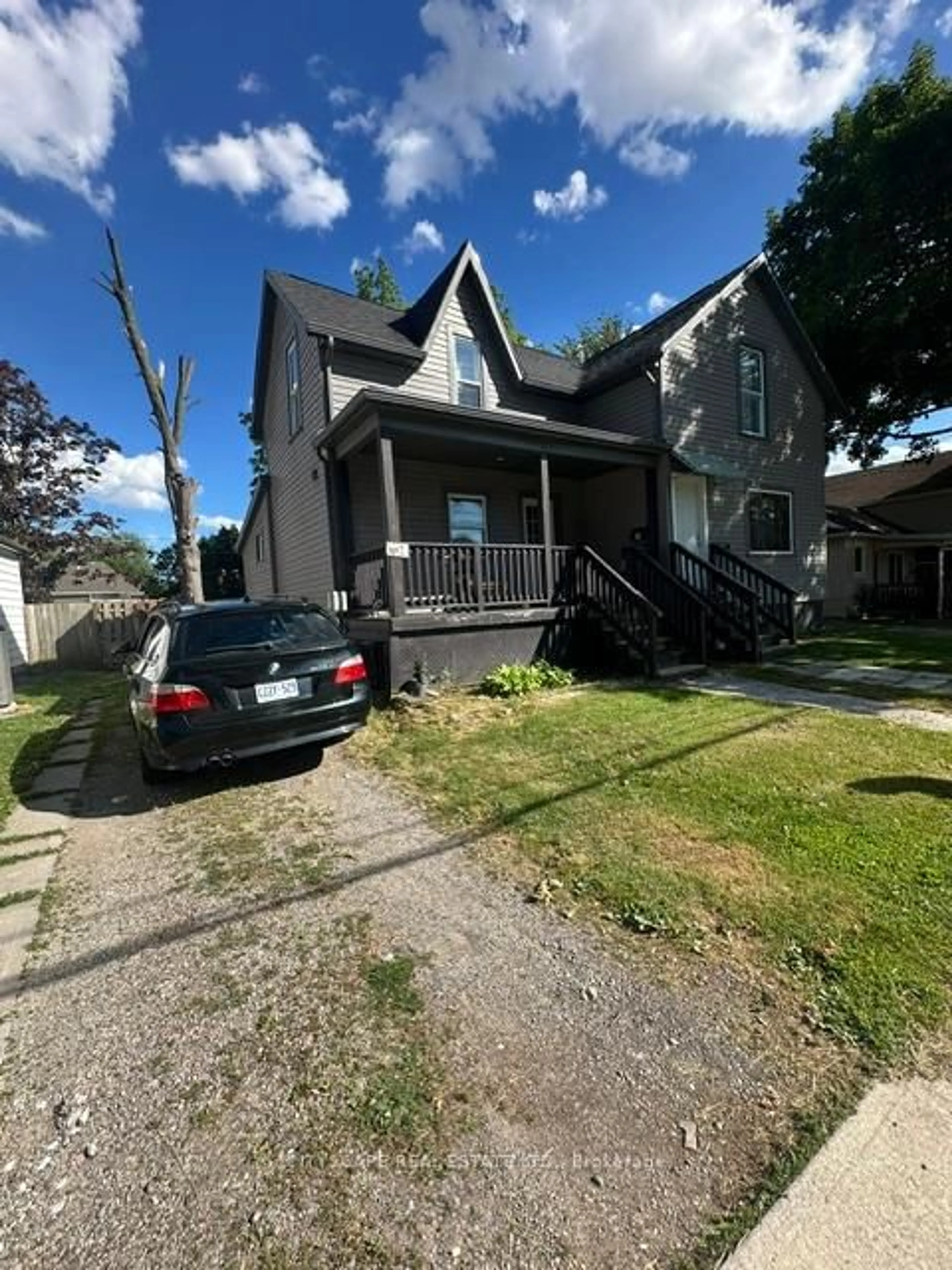 A pic from outside/outdoor area/front of a property/back of a property/a pic from drone, street for 102 Gray St, Chatham-Kent Ontario N7M 1S9