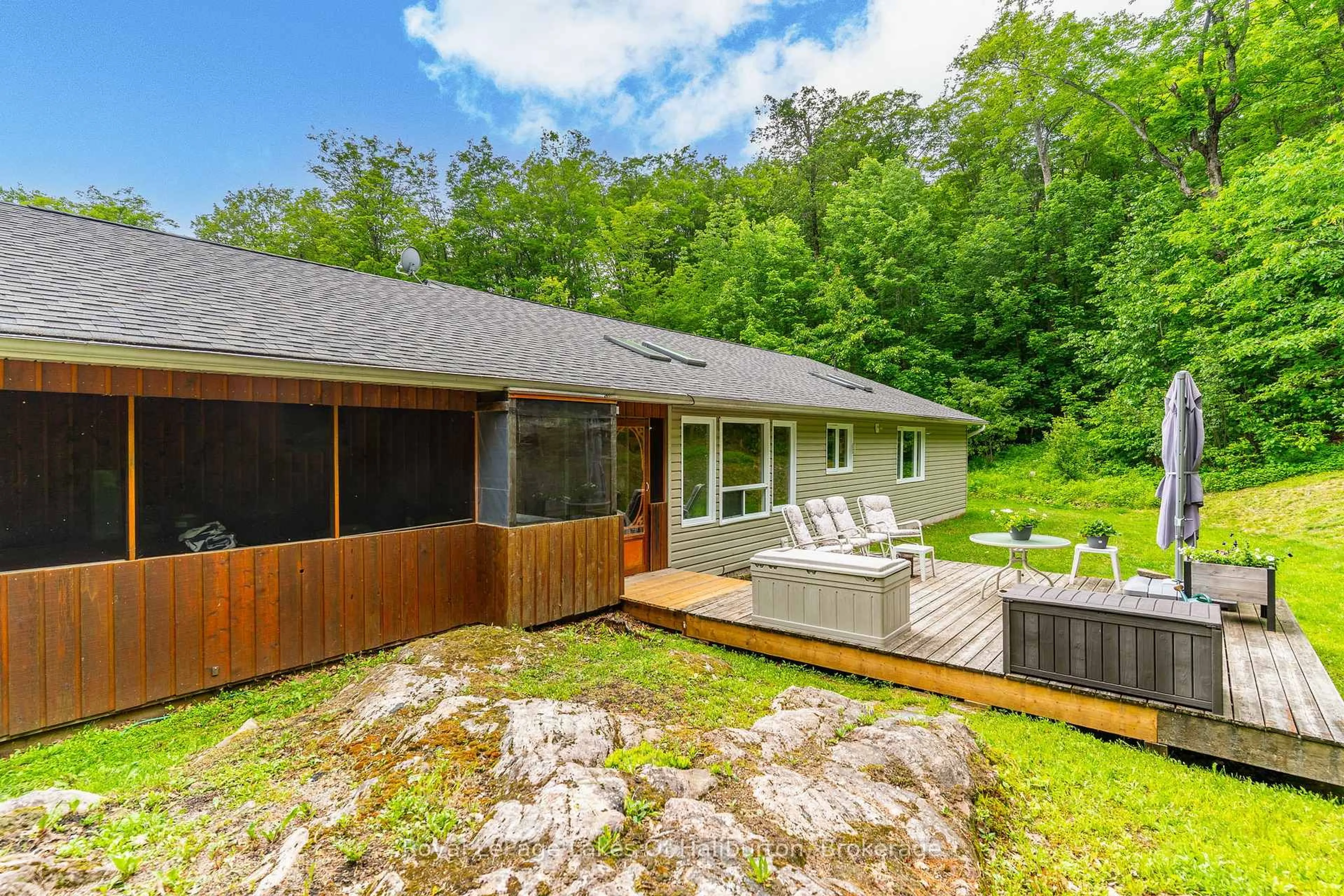Patio, water/lake/river/ocean view for 16741 Highway 118, Dysart et al Ontario K0M 1S0
