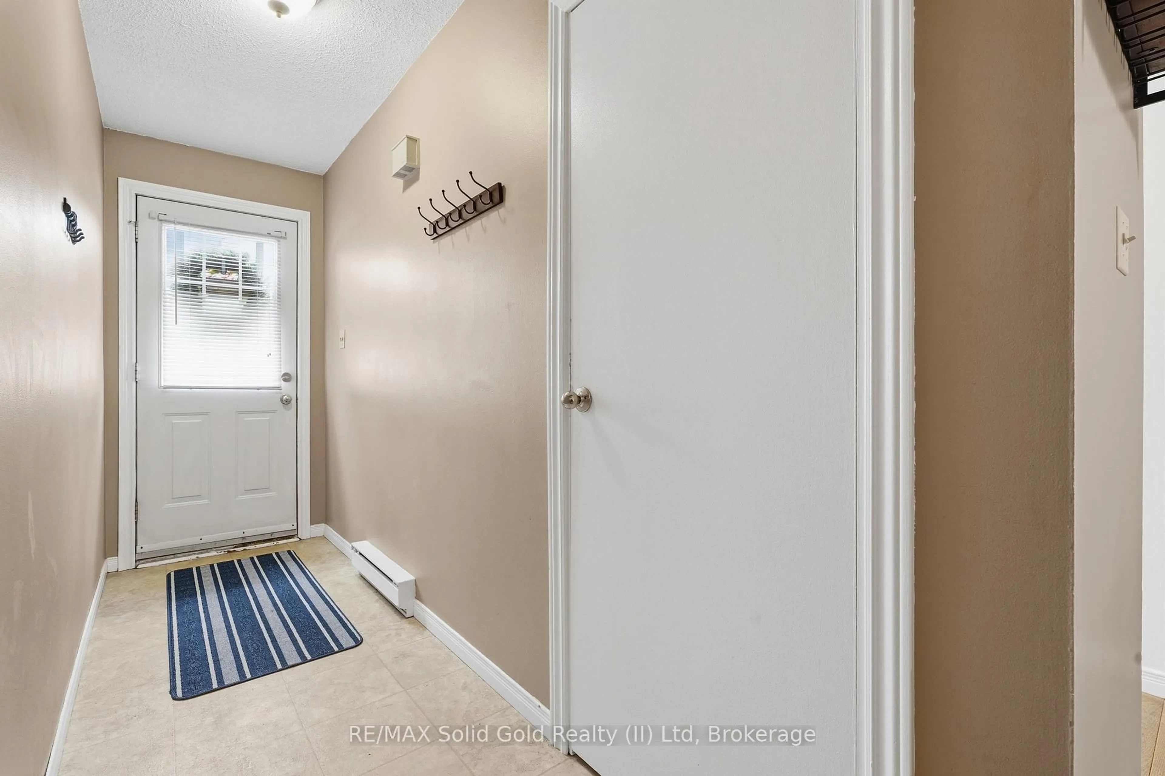 Indoor entryway for 513 Weber St #B, Waterloo Ontario N2L 4G1