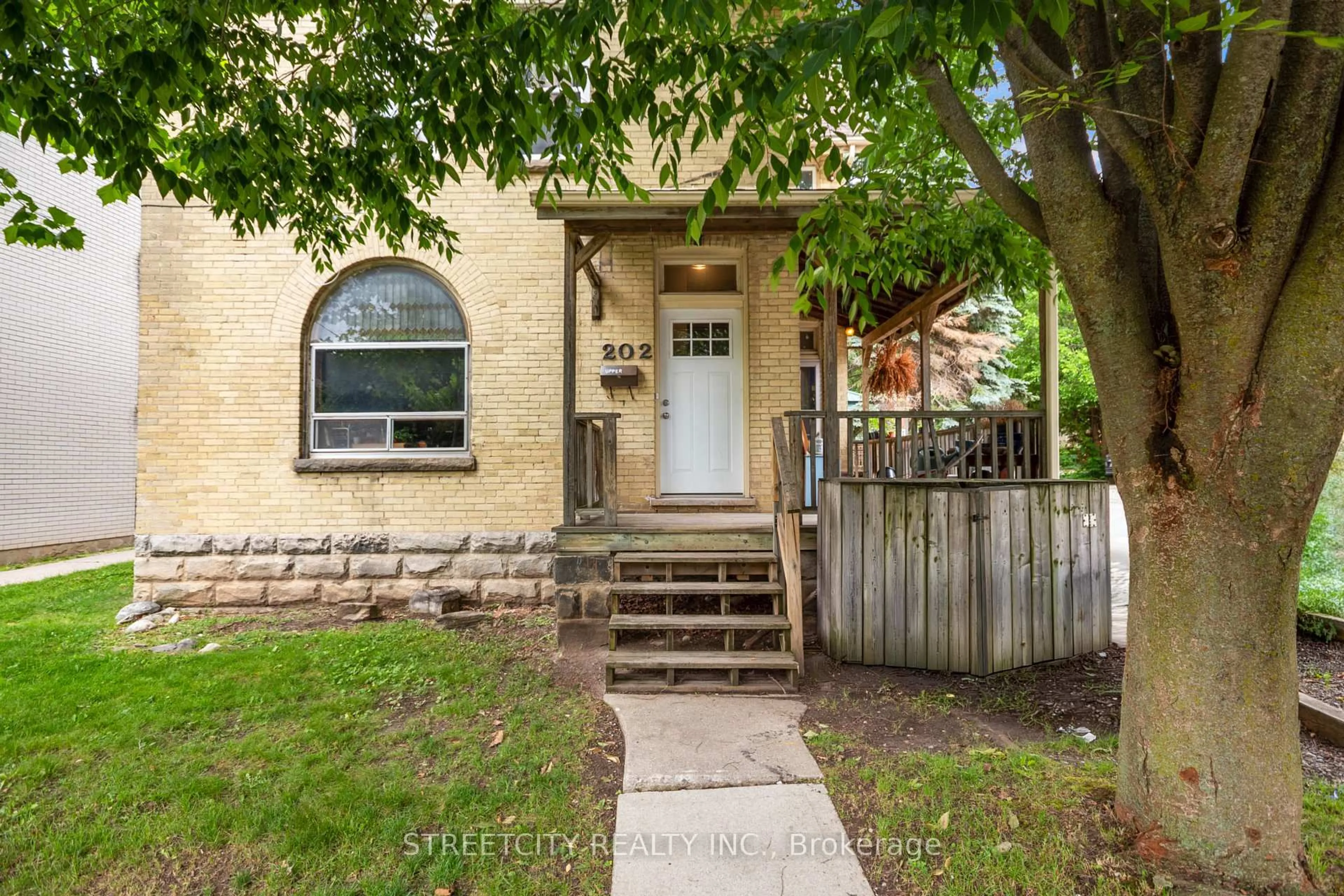Unknown for 202 Sydenham St, London East Ontario N6A 1W3