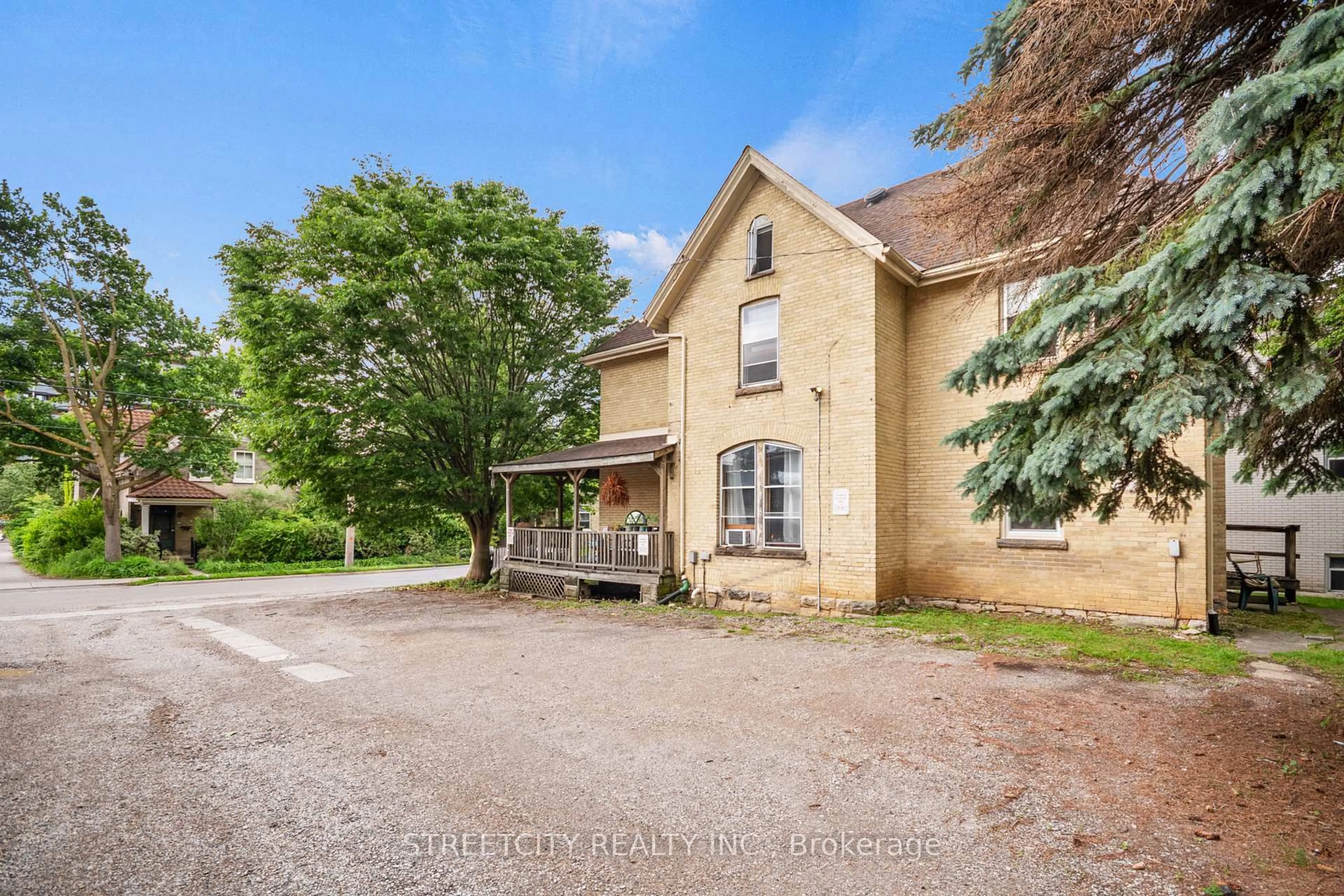A pic from outside/outdoor area/front of a property/back of a property/a pic from drone, street for 202 Sydenham St, London East Ontario N6A 1W3