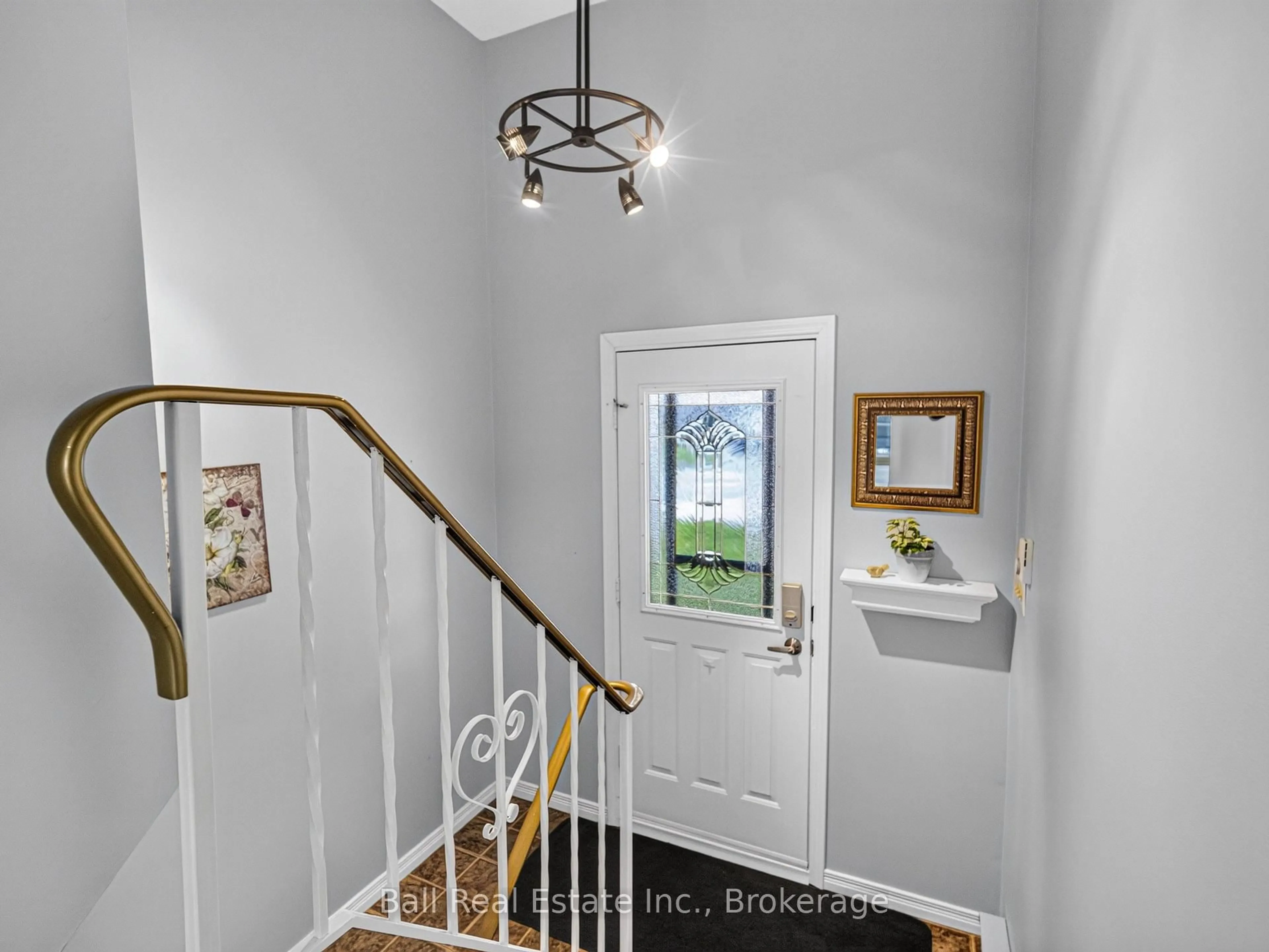 Indoor entryway for 3 ST James St, Kawartha Lakes Ontario K9V 1L9