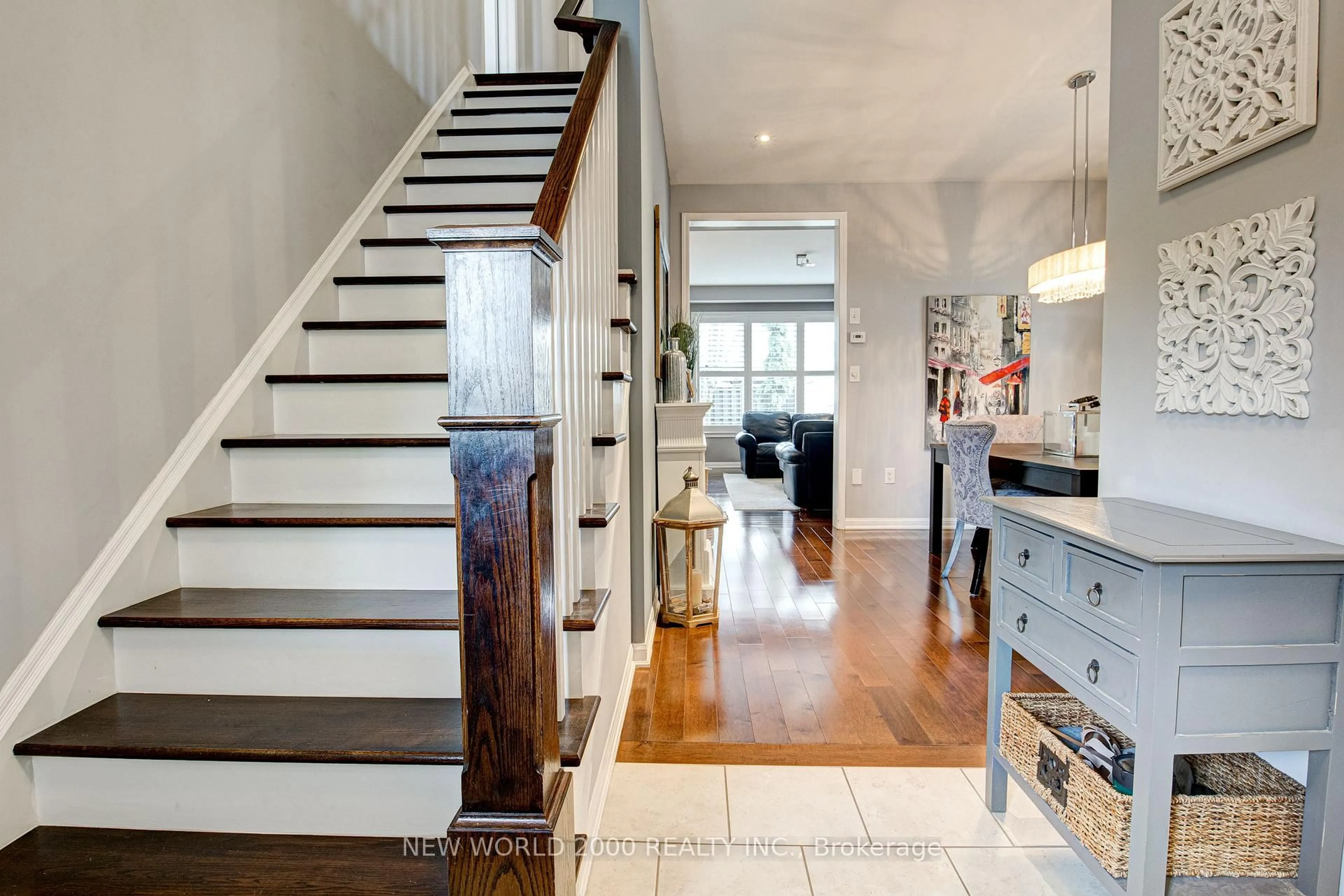 Indoor entryway for 131 Chase Cres, Cambridge Ontario N3C 0C6