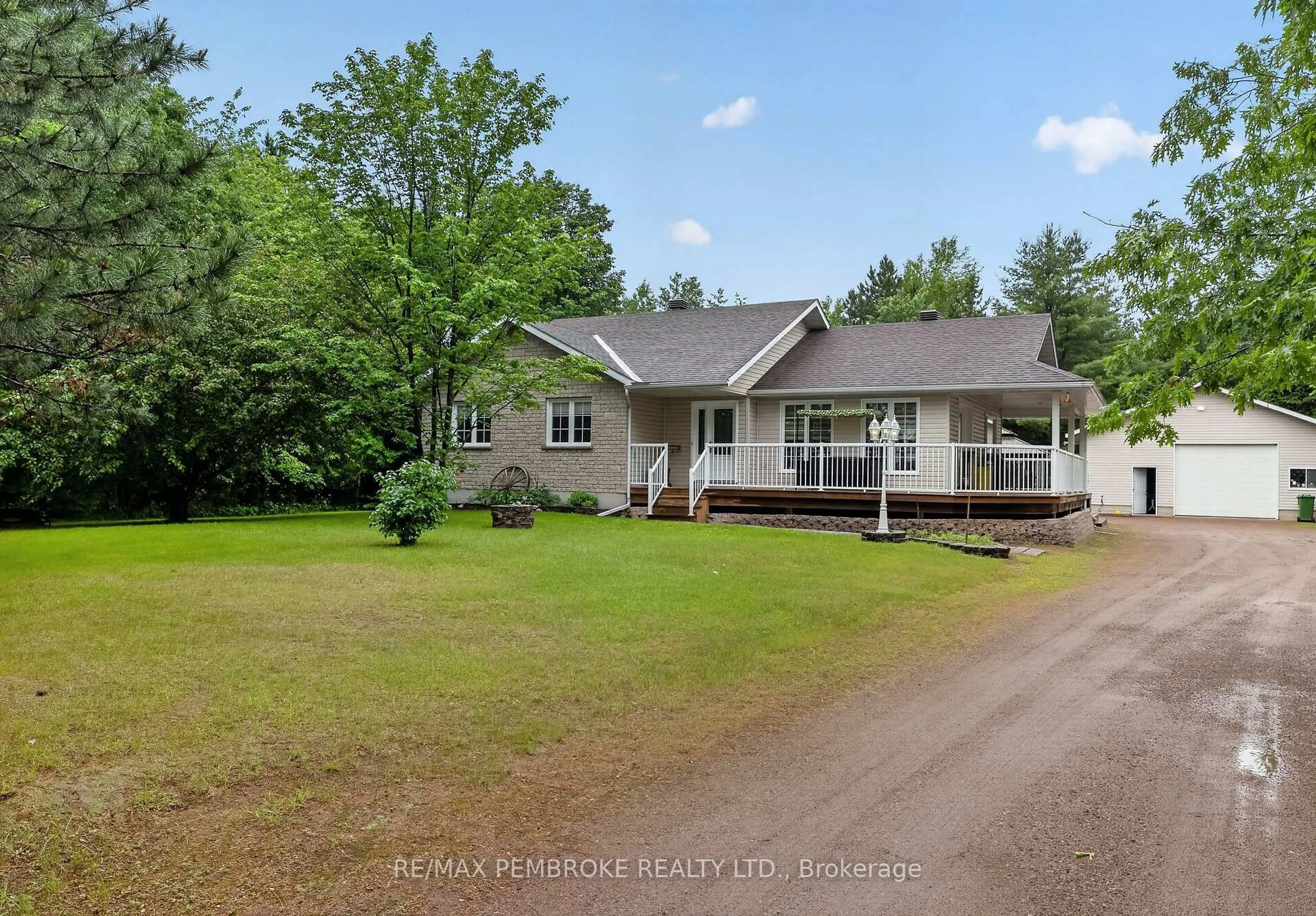 A pic from outside/outdoor area/front of a property/back of a property/a pic from drone, unknown for 246 Blackbay Rd, Petawawa Ontario K8H 2W8