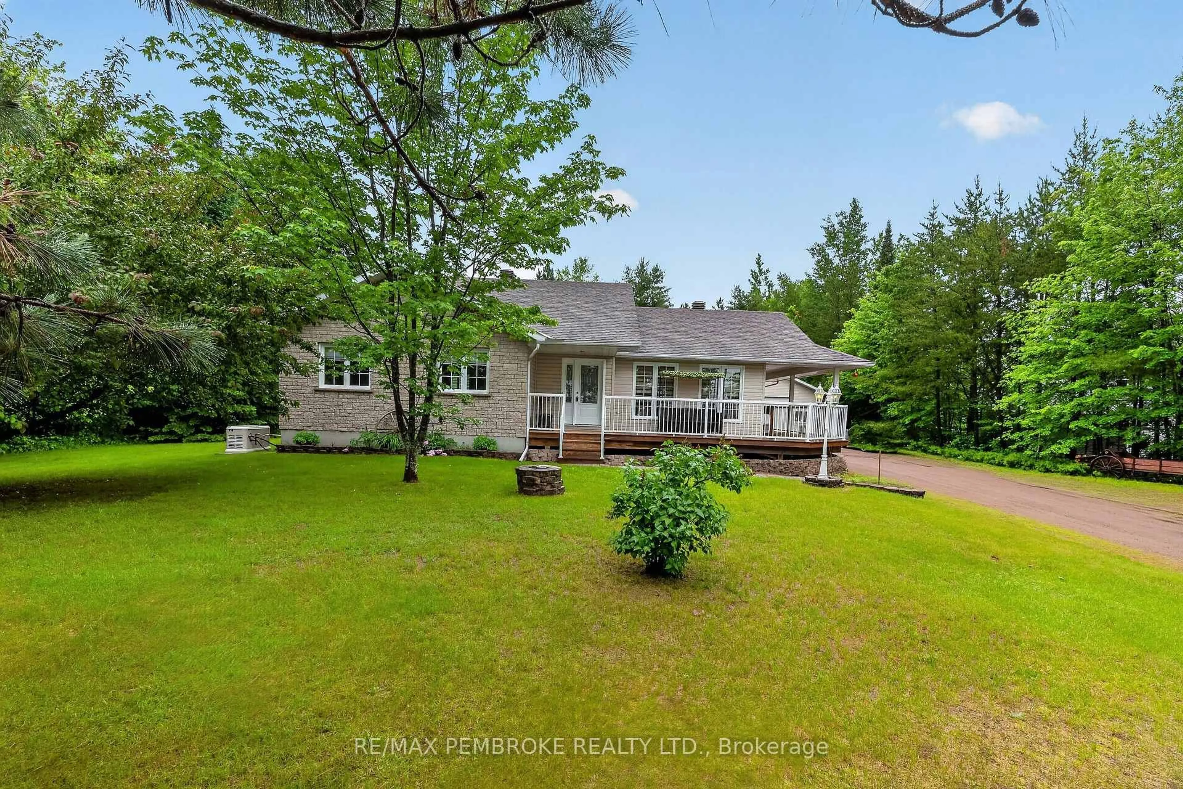 A pic from outside/outdoor area/front of a property/back of a property/a pic from drone, unknown for 246 Blackbay Rd, Petawawa Ontario K8H 2W8