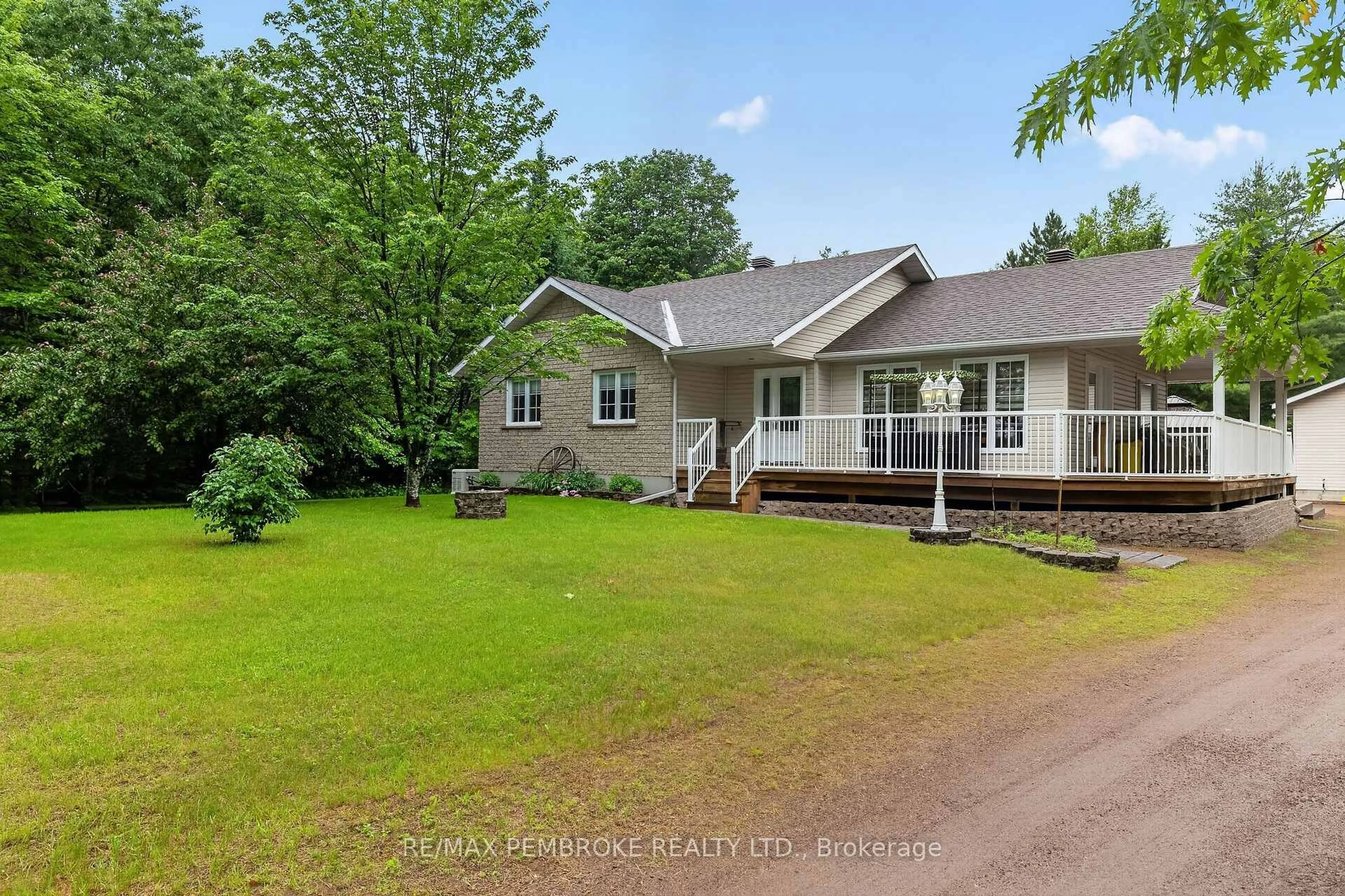 A pic from outside/outdoor area/front of a property/back of a property/a pic from drone, unknown for 246 Blackbay Rd, Petawawa Ontario K8H 2W8