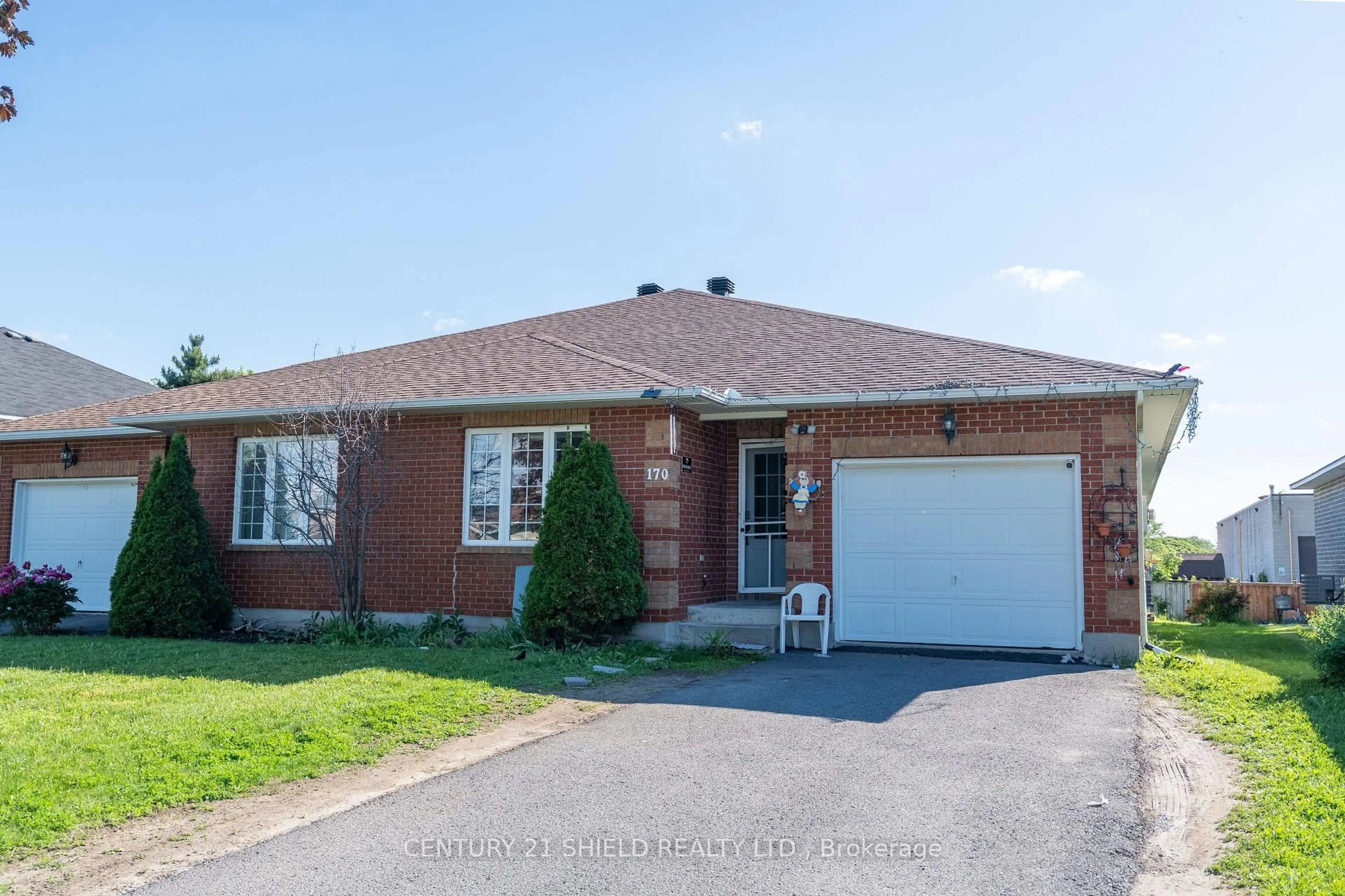 Home with brick exterior material, street for 170 Heritage Pl, Cornwall Ontario K6J 5V6