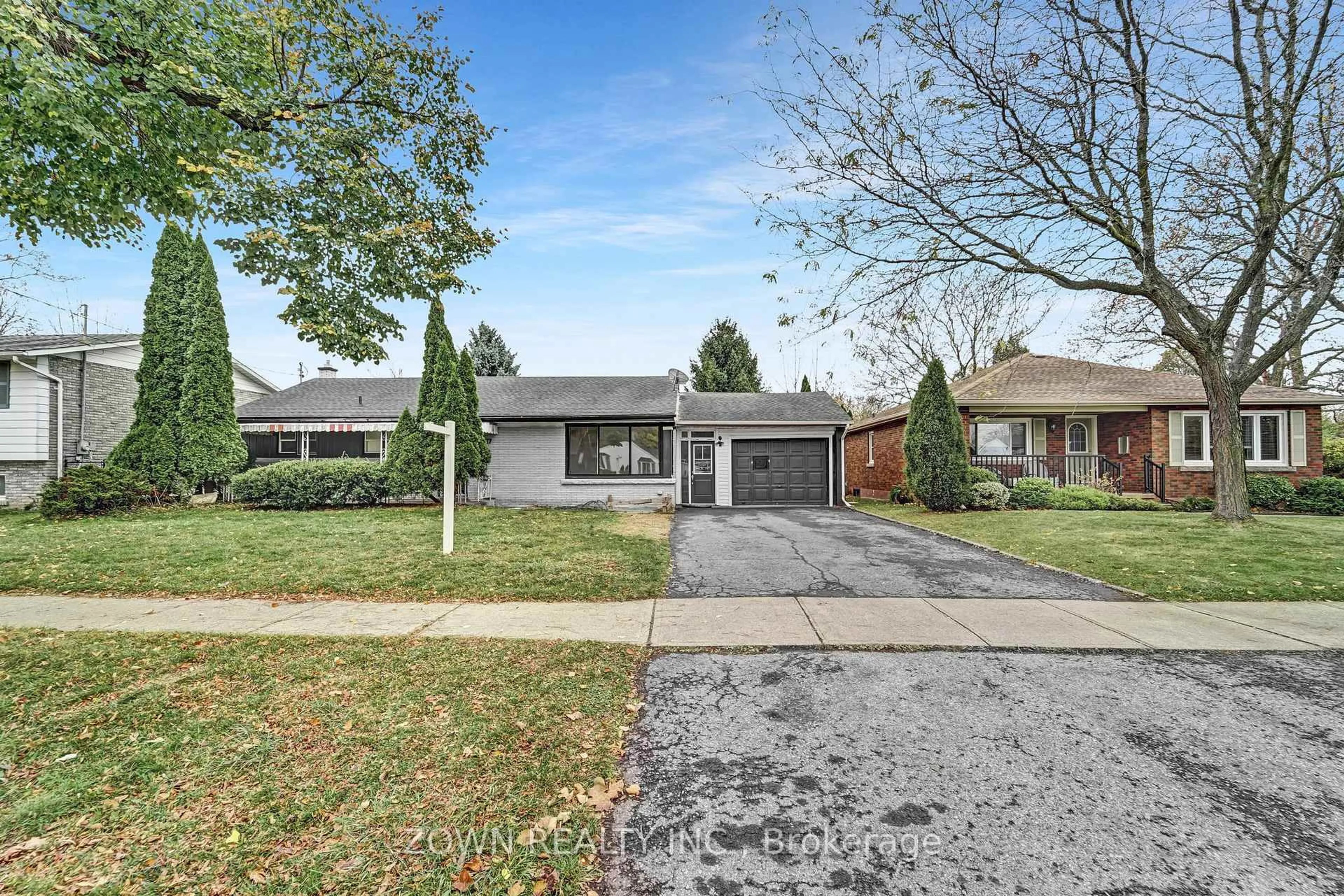 Home with brick exterior material, street for 5866 Valley Way, Niagara Falls Ontario L2E 1Y1