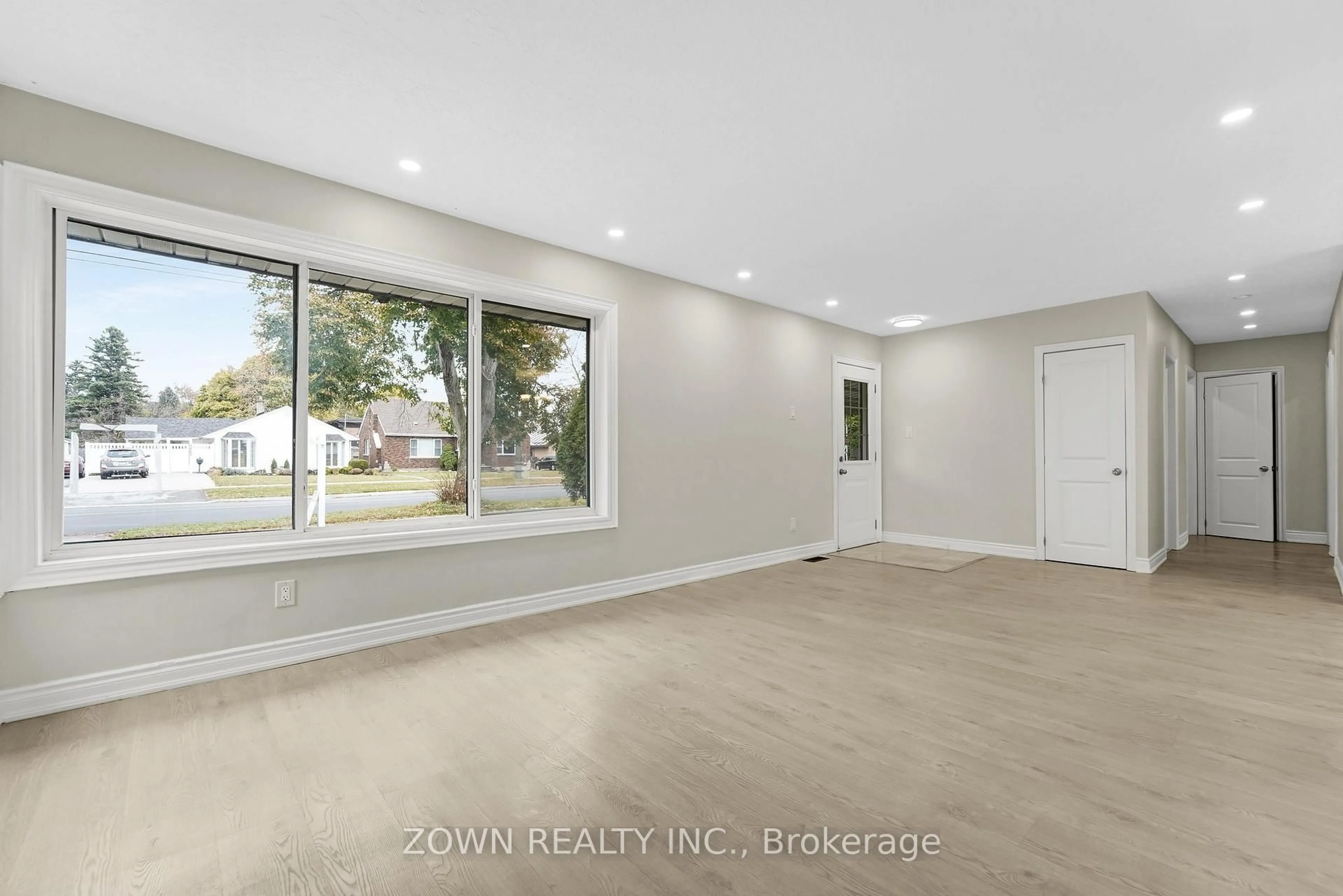 A pic of a room for 5866 Valley Way, Niagara Falls Ontario L2E 1Y1