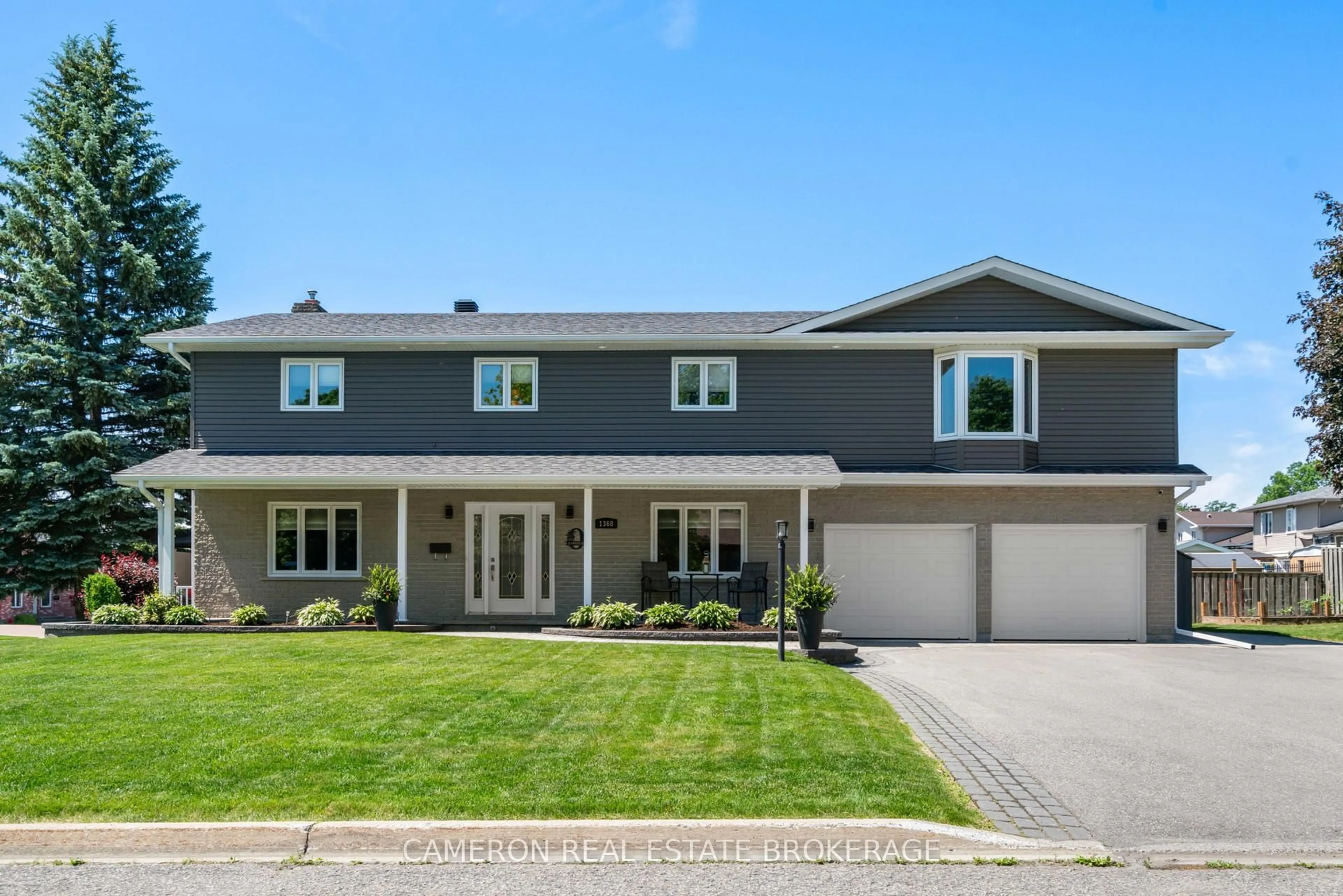 Home with vinyl exterior material, street for 1368 Patricia Pl, Cornwall Ontario K6H 6Y2