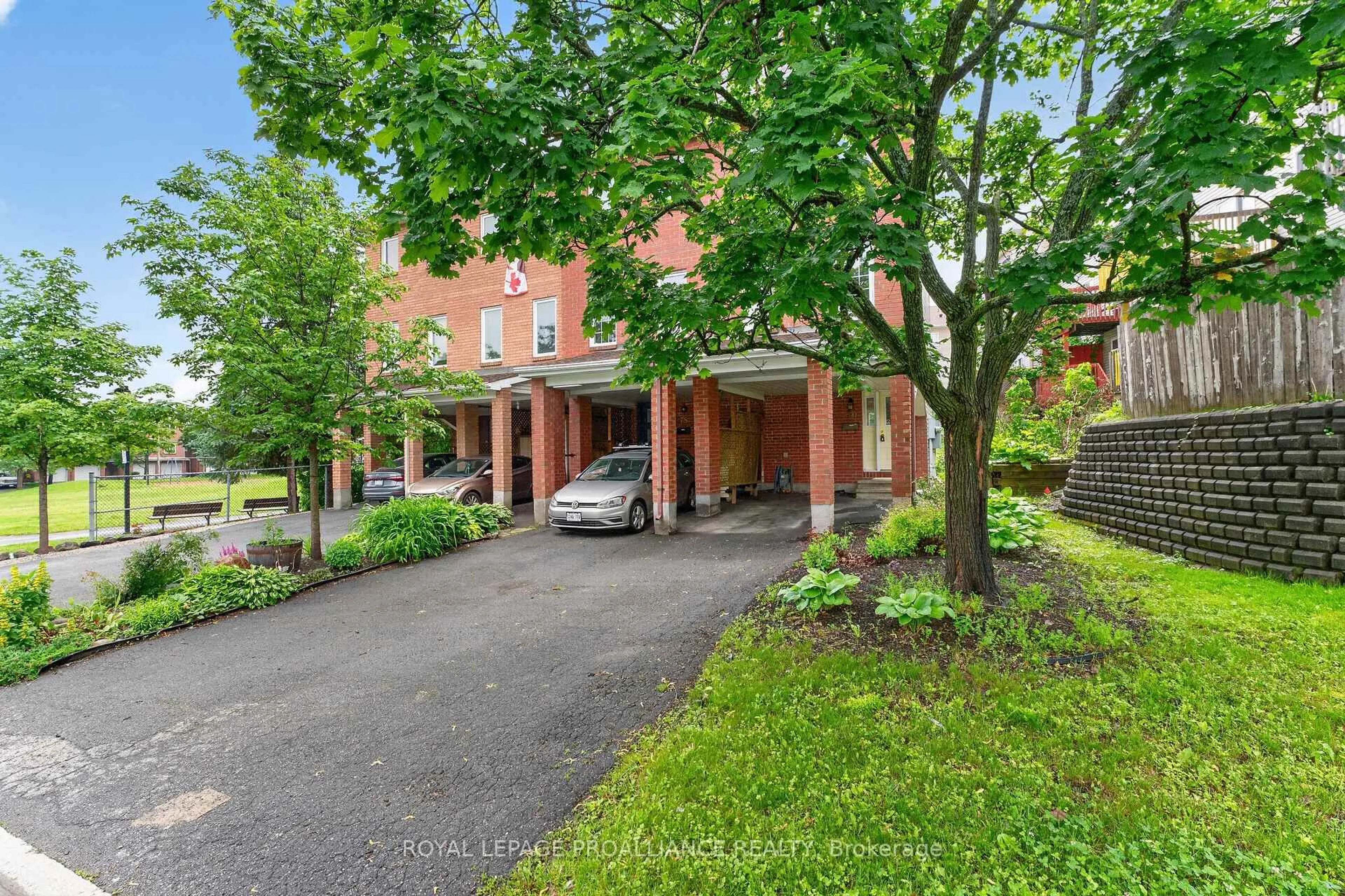 Unknown for 80 Rothbury Cres, Ottawa Ontario K1K 4N7