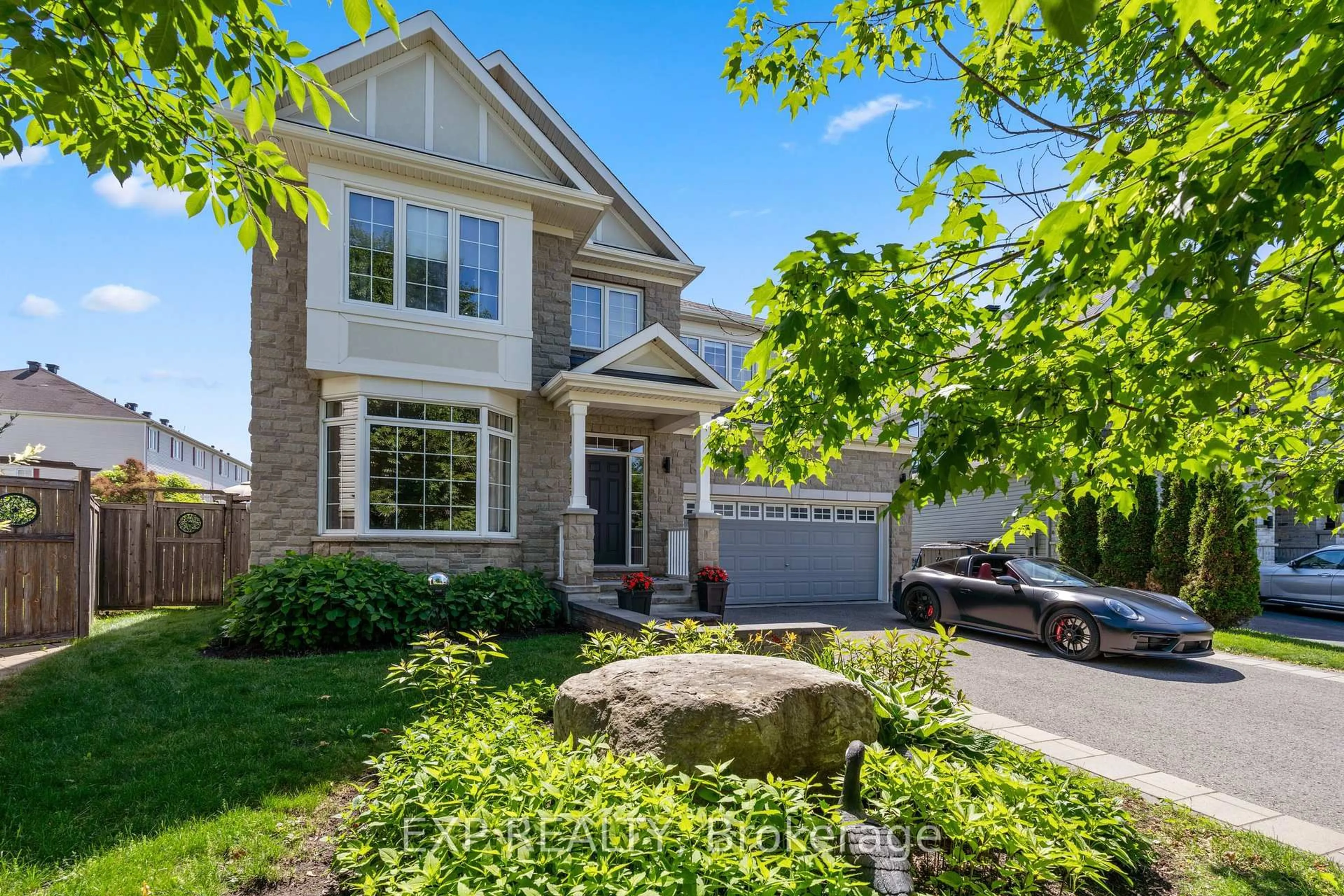 Home with brick exterior material, street for 580 Pinawa Circ, Ottawa Ontario K2J 5Y2