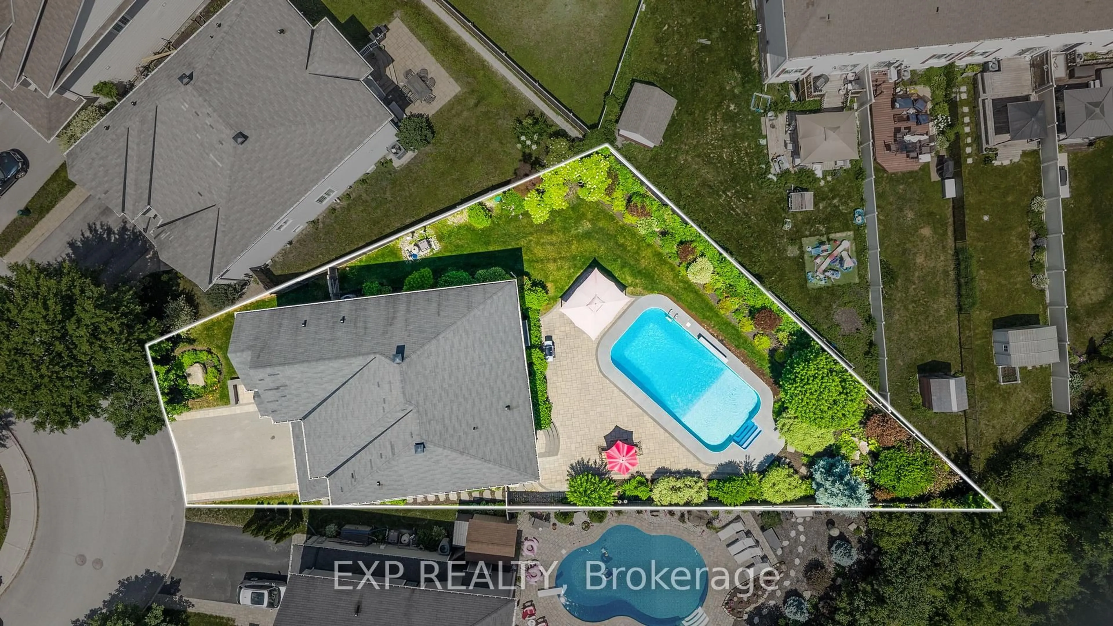 A pic from outside/outdoor area/front of a property/back of a property/a pic from drone, unknown for 580 Pinawa Circ, Ottawa Ontario K2J 5Y2