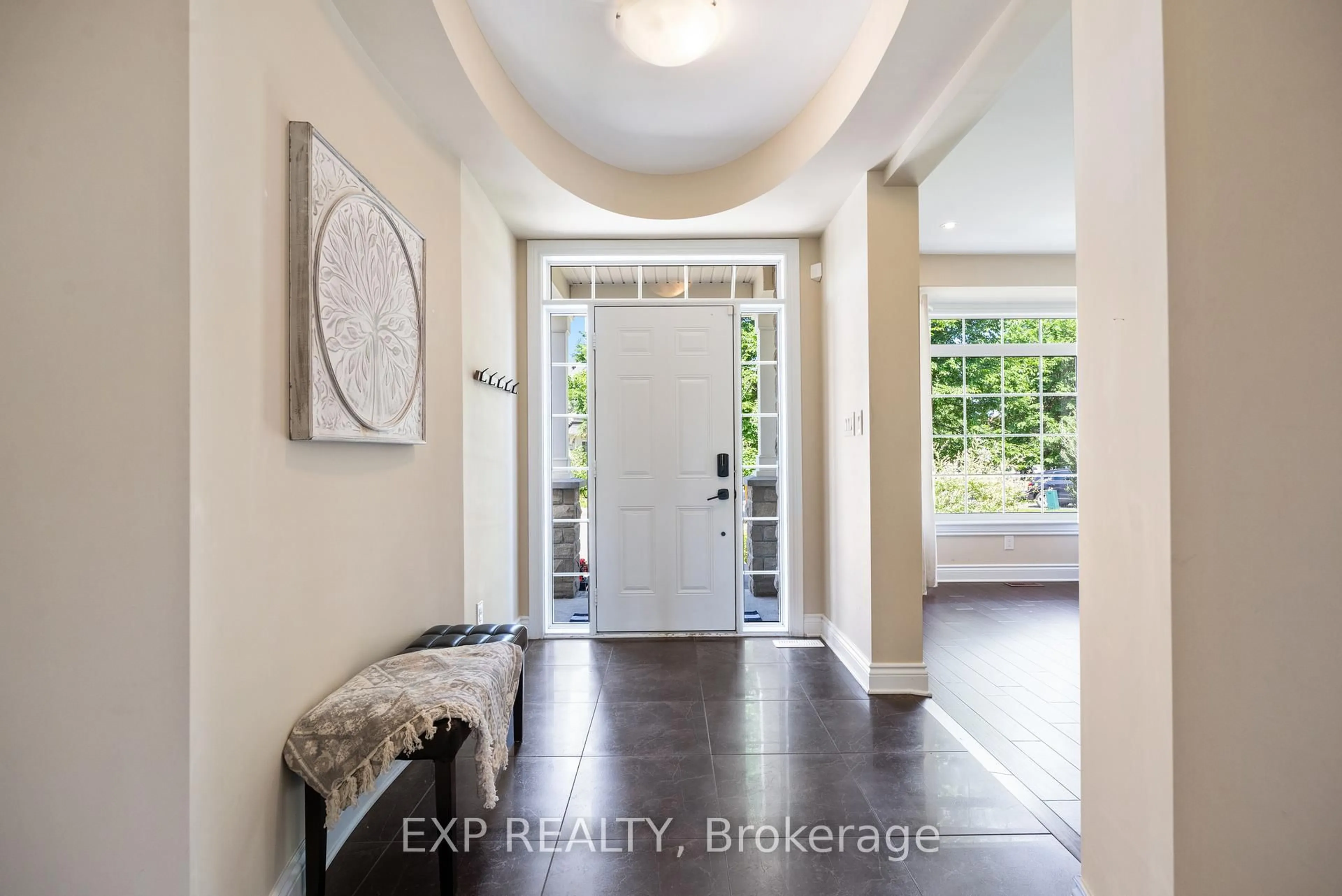 Indoor entryway for 580 Pinawa Circ, Ottawa Ontario K2J 5Y2