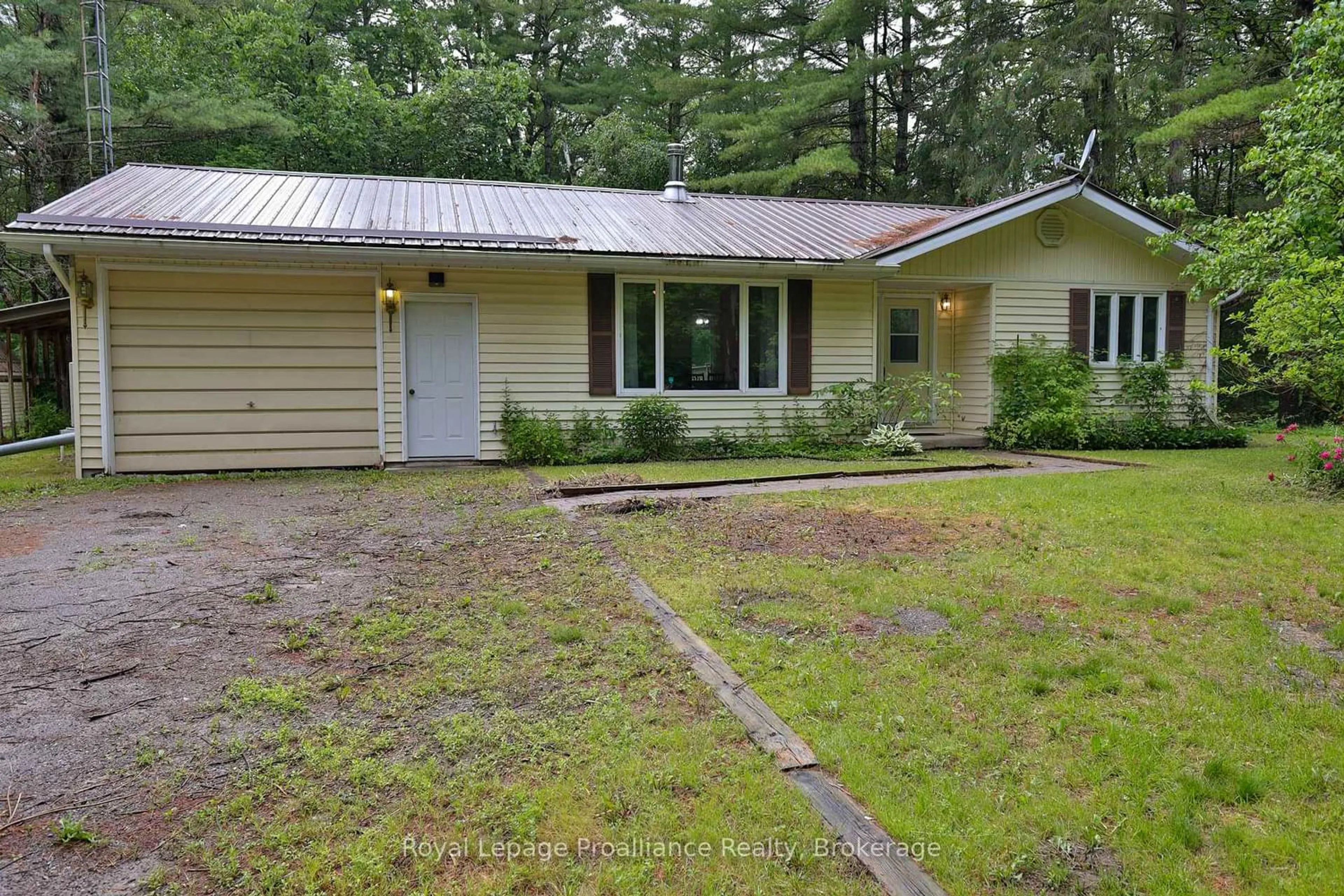 Home with vinyl exterior material, unknown for 5001 Stirling-Marmora Rd, Stirling-Rawdon Ontario K0K 3C0
