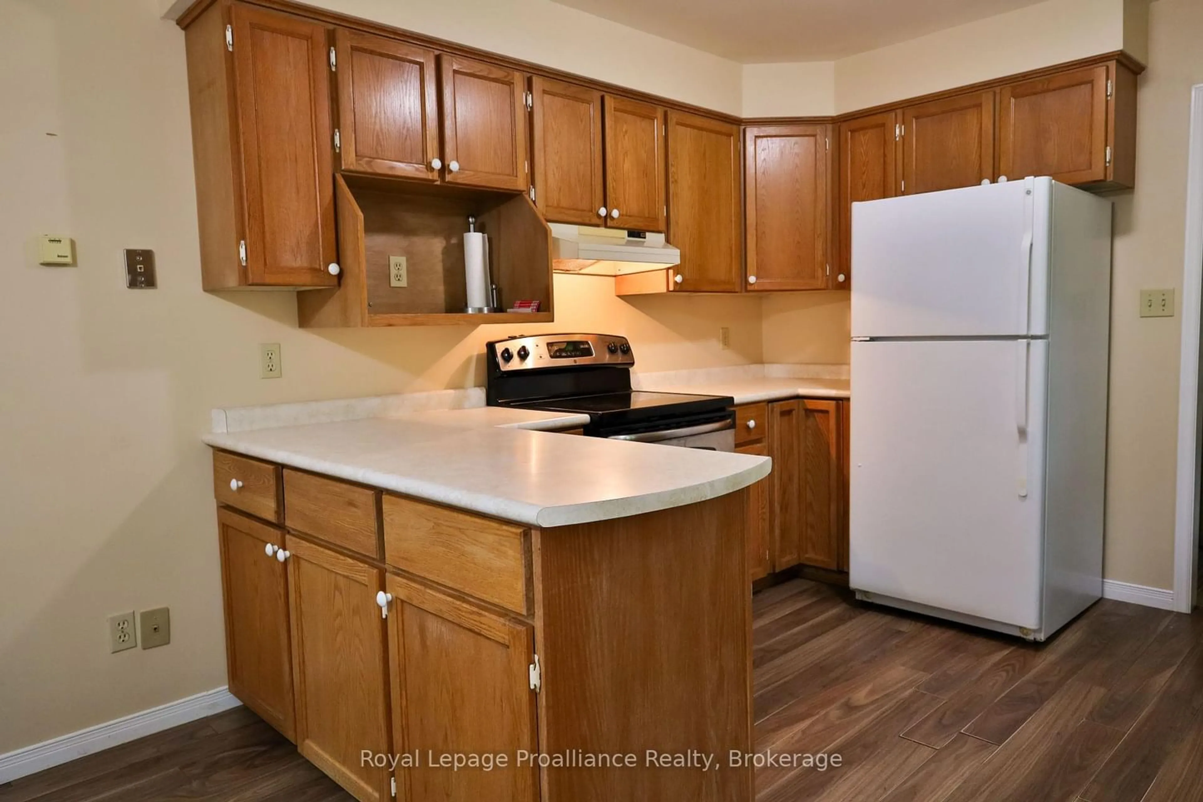Standard kitchen, wood/laminate floor for 5001 Stirling-Marmora Rd, Stirling-Rawdon Ontario K0K 3C0